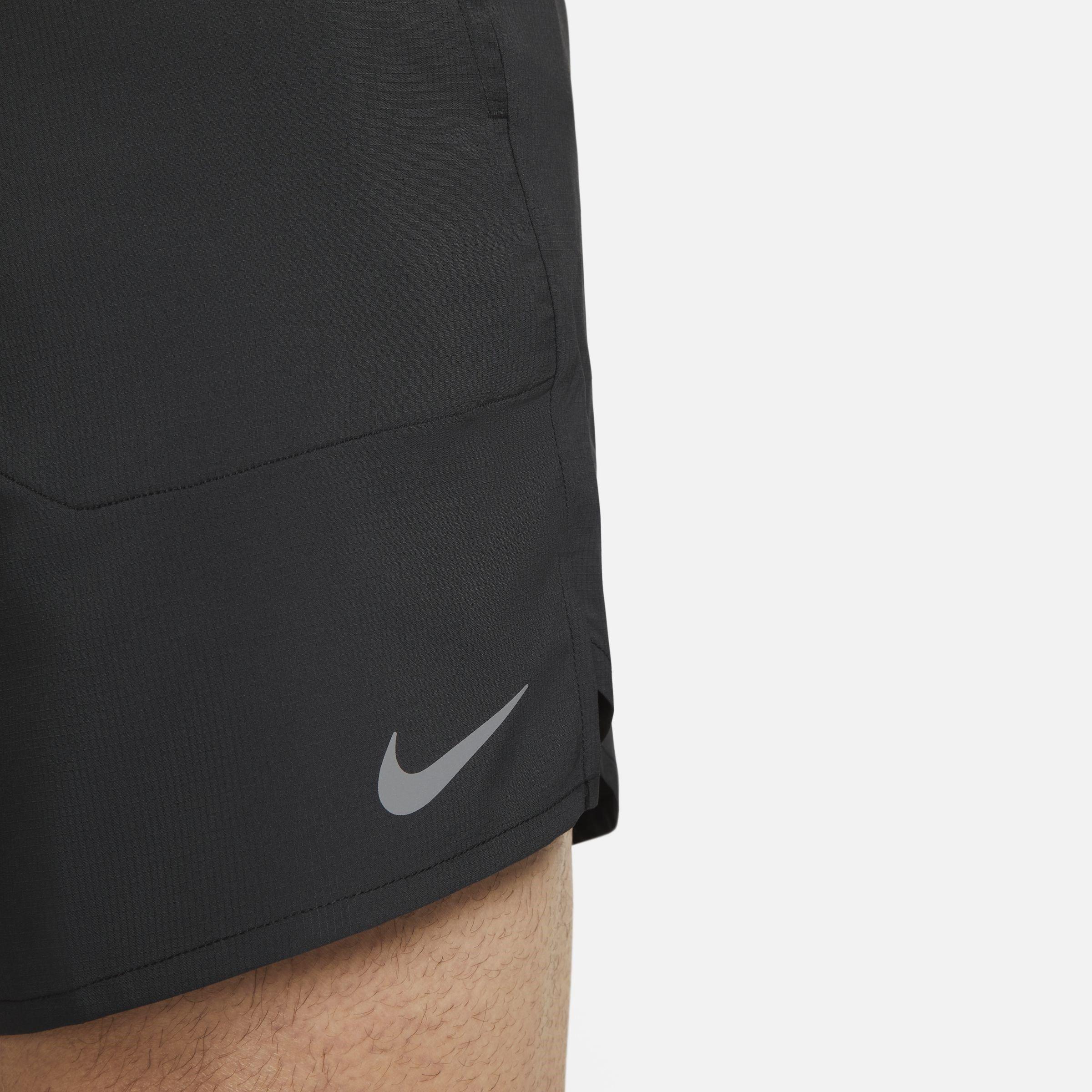 Schwarz/Schwarz/Silber - Nike - Stride 7In Short - 7