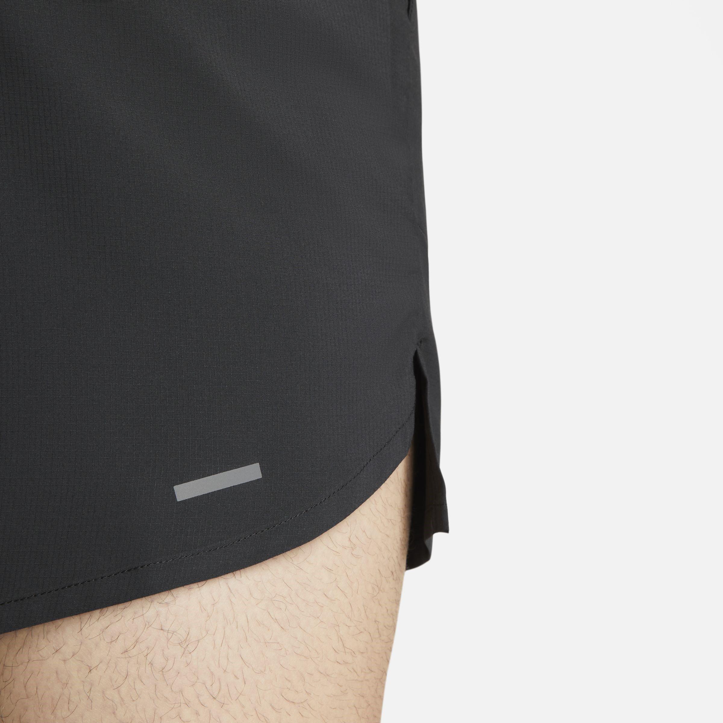 Schwarz/Schwarz/Silber - Nike - Stride 7In Short - 8