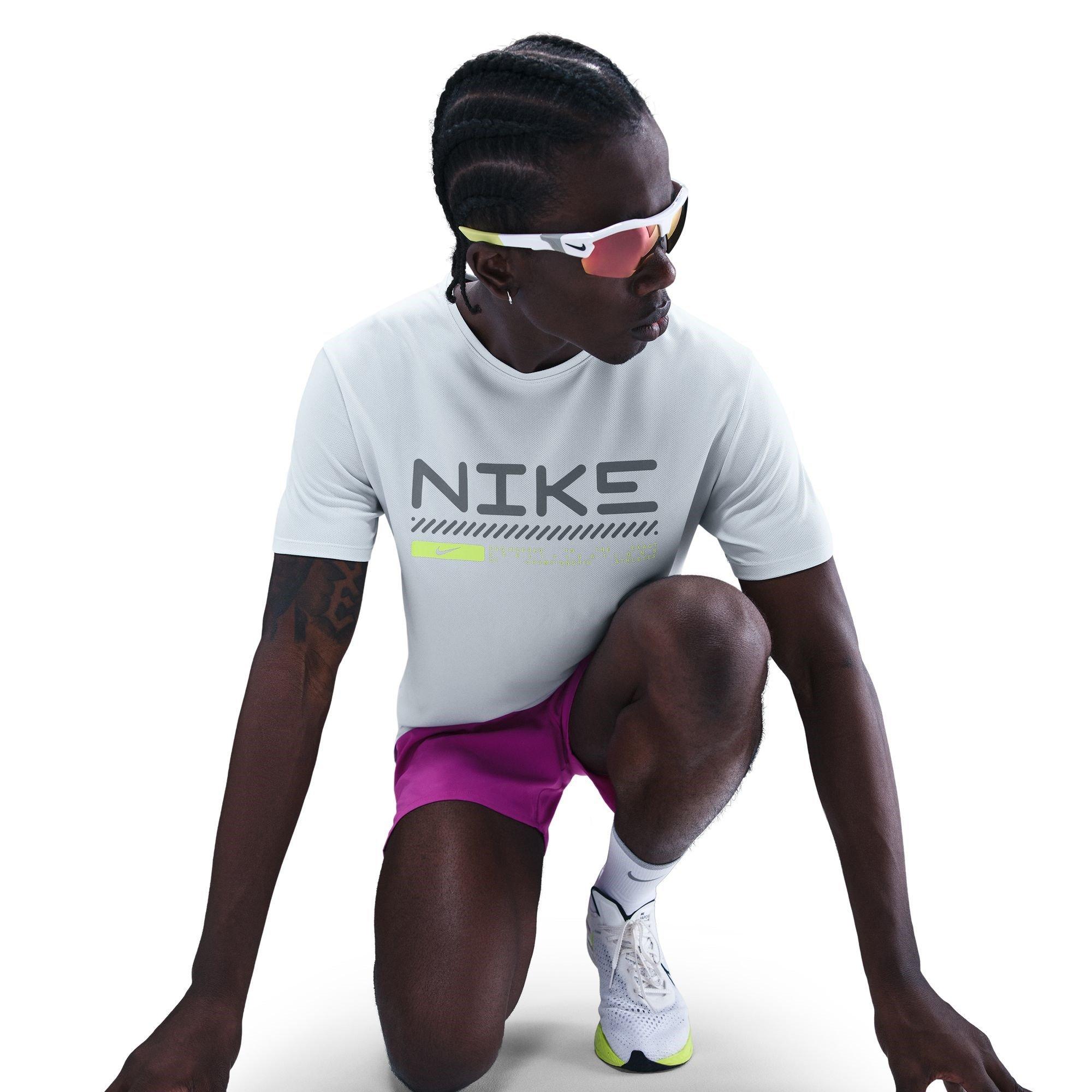 Platinum - Nike - Wint Miler Tee Sn54 - 5