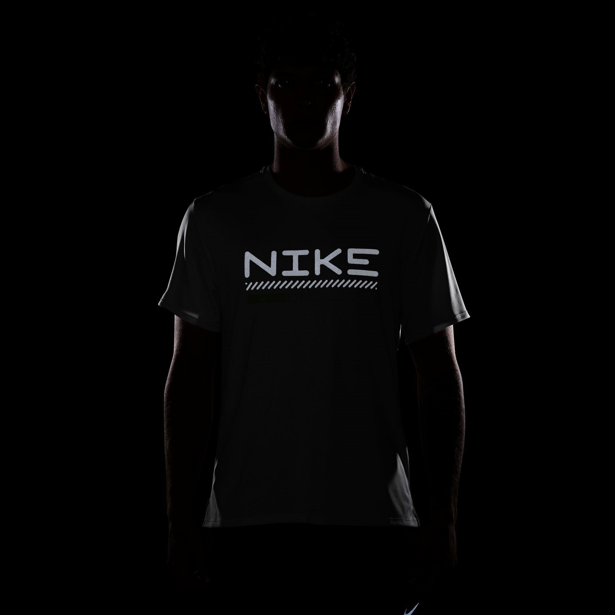 Platinum - Nike - Wint Miler Tee Sn54 - 6
