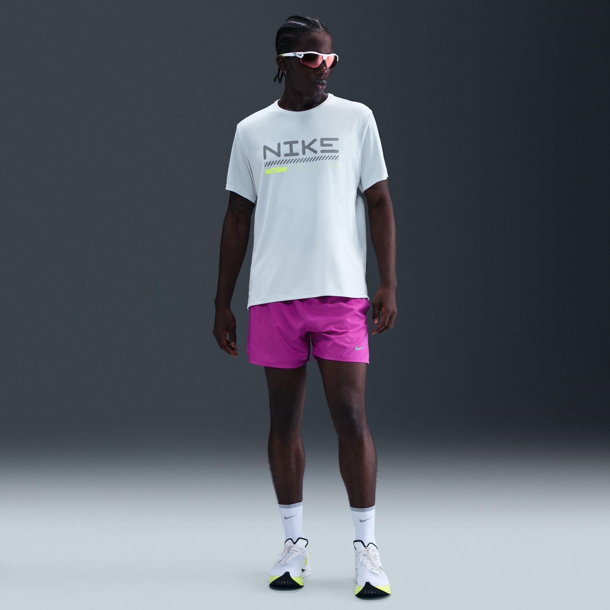 Platinum - Nike - Wint Miler Tee Sn54 - 7