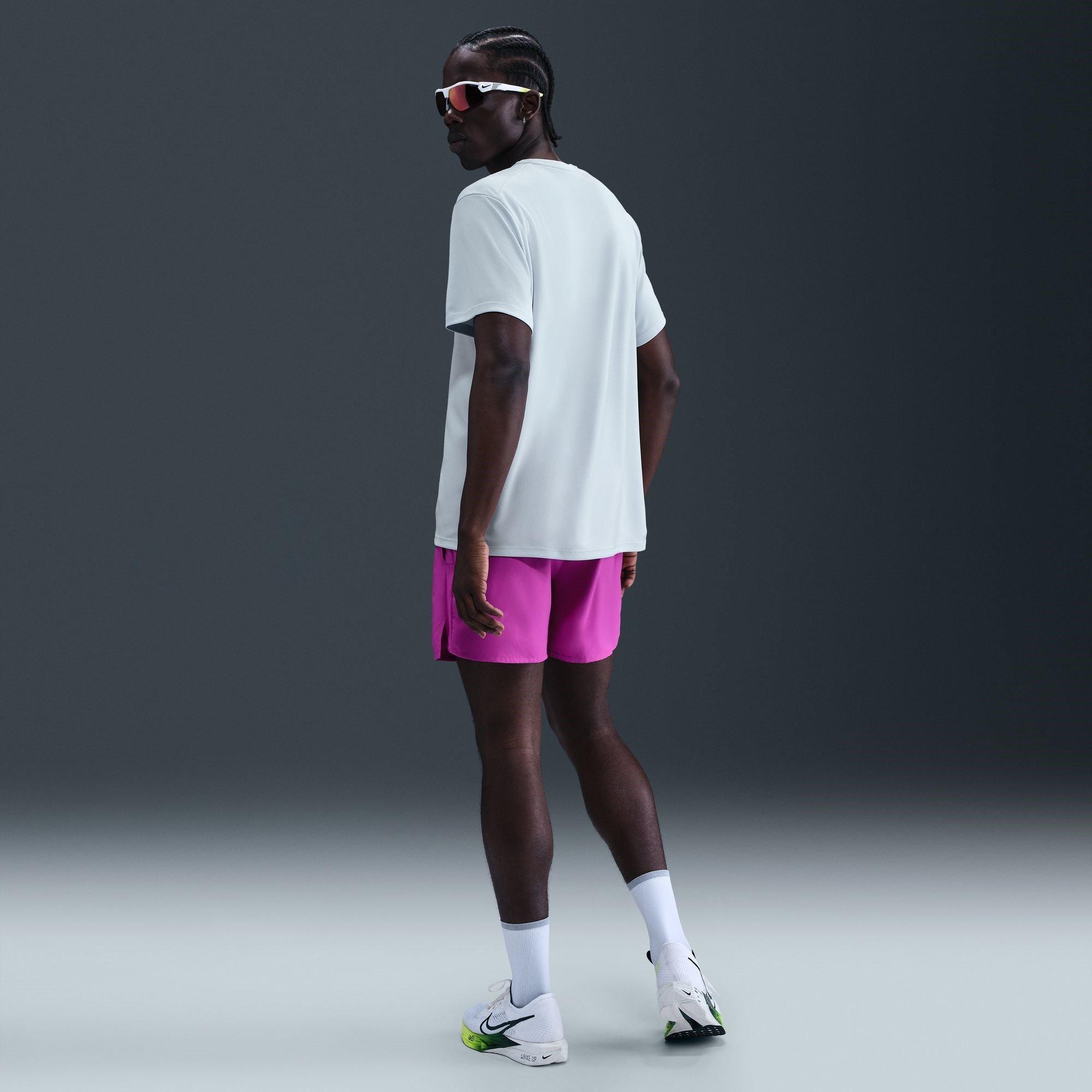 Platinum - Nike - Wint Miler Tee Sn54 - 8