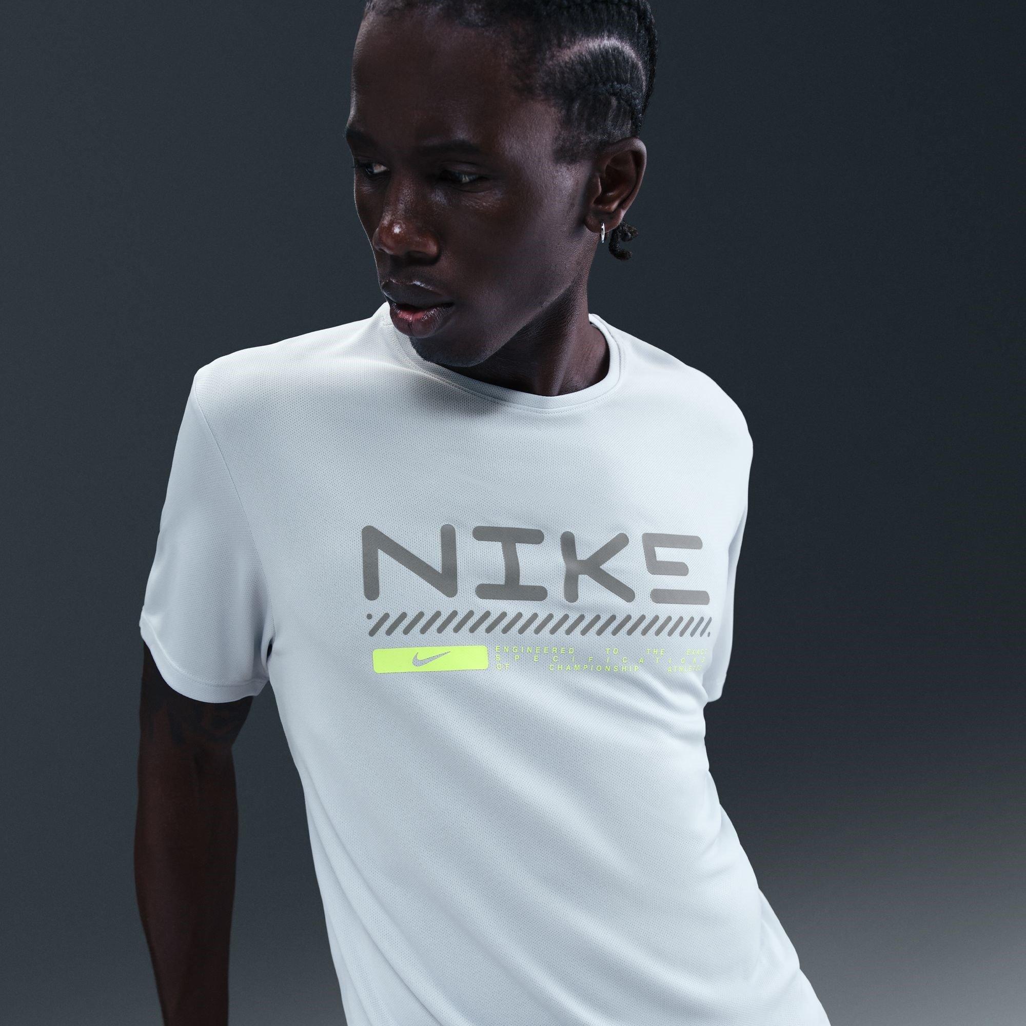 Platinum - Nike - Wint Miler Tee Sn54 - 9