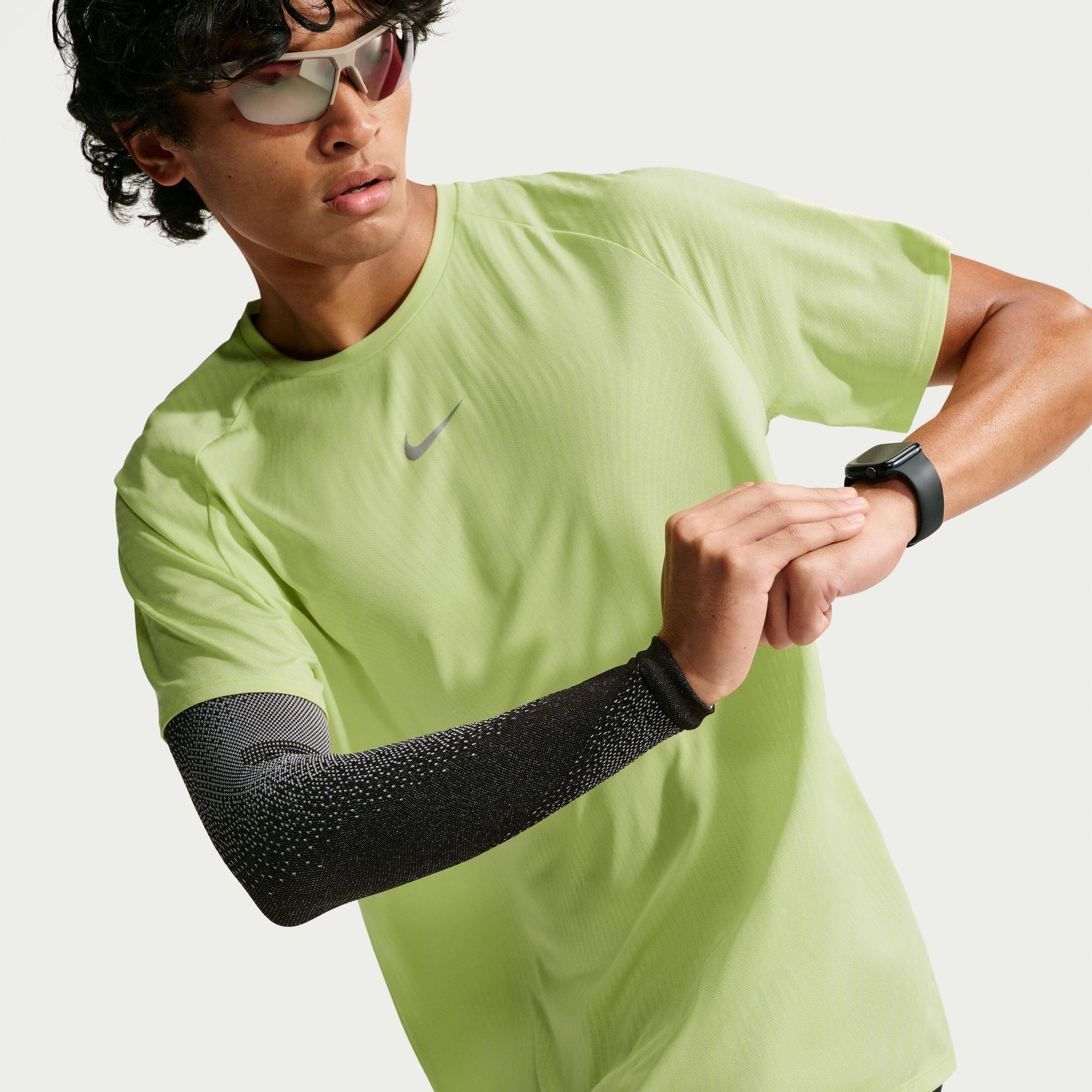 Nike Men's Stride Short Sleeve Running T-Shirt