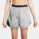 Impression noire - Nike - Elevate your workout routine wearing the ® Amber Airweight High-Waist Shorts - 1