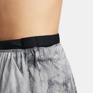 Impression noire - Nike - Elevate your workout routine wearing the ® Amber Airweight High-Waist Shorts - 7