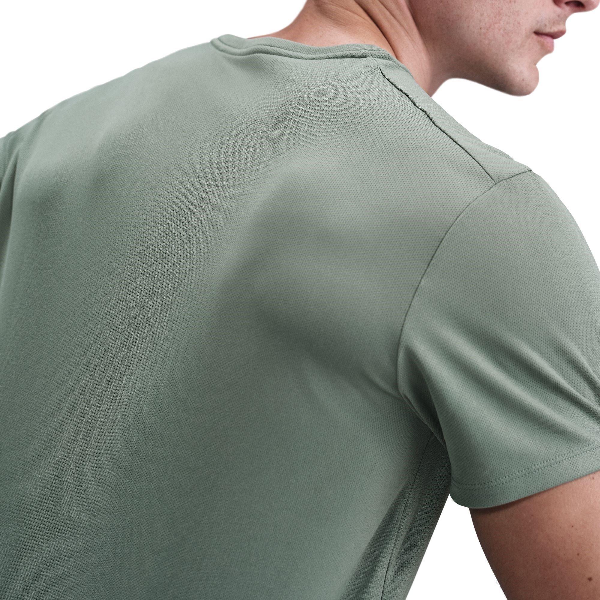 LEHM GRÜN/REFL - Nike - Miler Men's Dri-FIT UV Short-Sleeve Running Top - 2