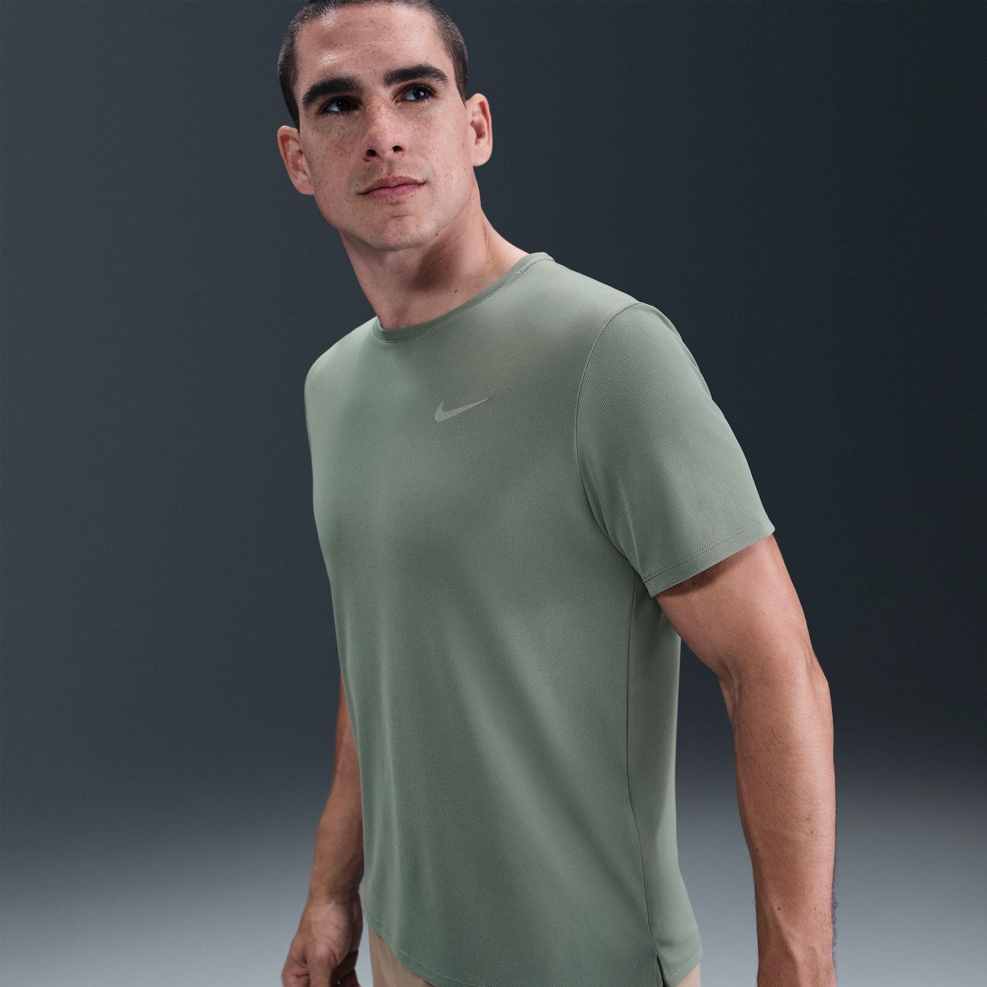 LEHM GRÜN/REFL - Nike - Miler Men's Dri-FIT UV Short-Sleeve Running Top - 9