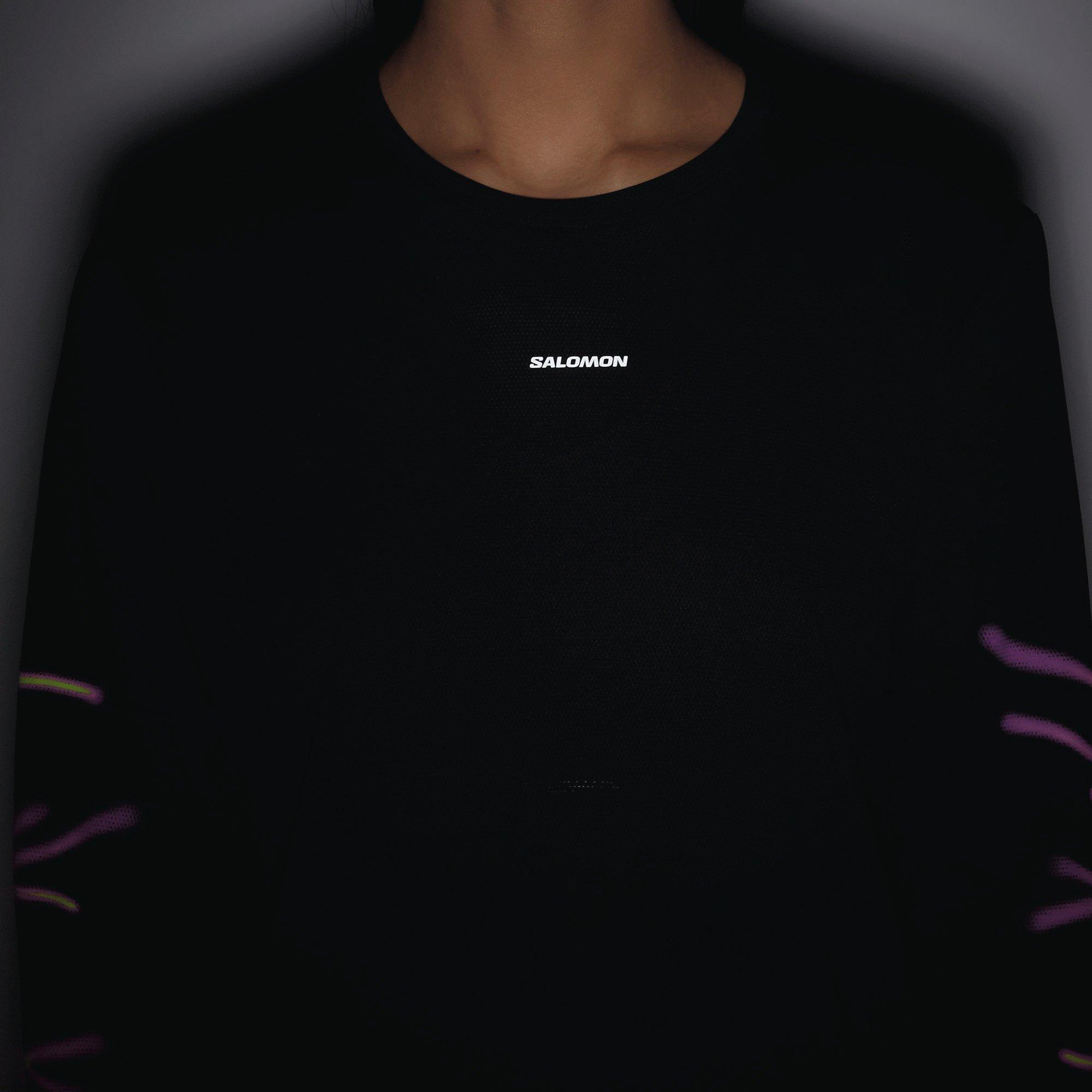 Crna - Salomon - SHAKEout Core Graphic LS Running Tee Womens - 3