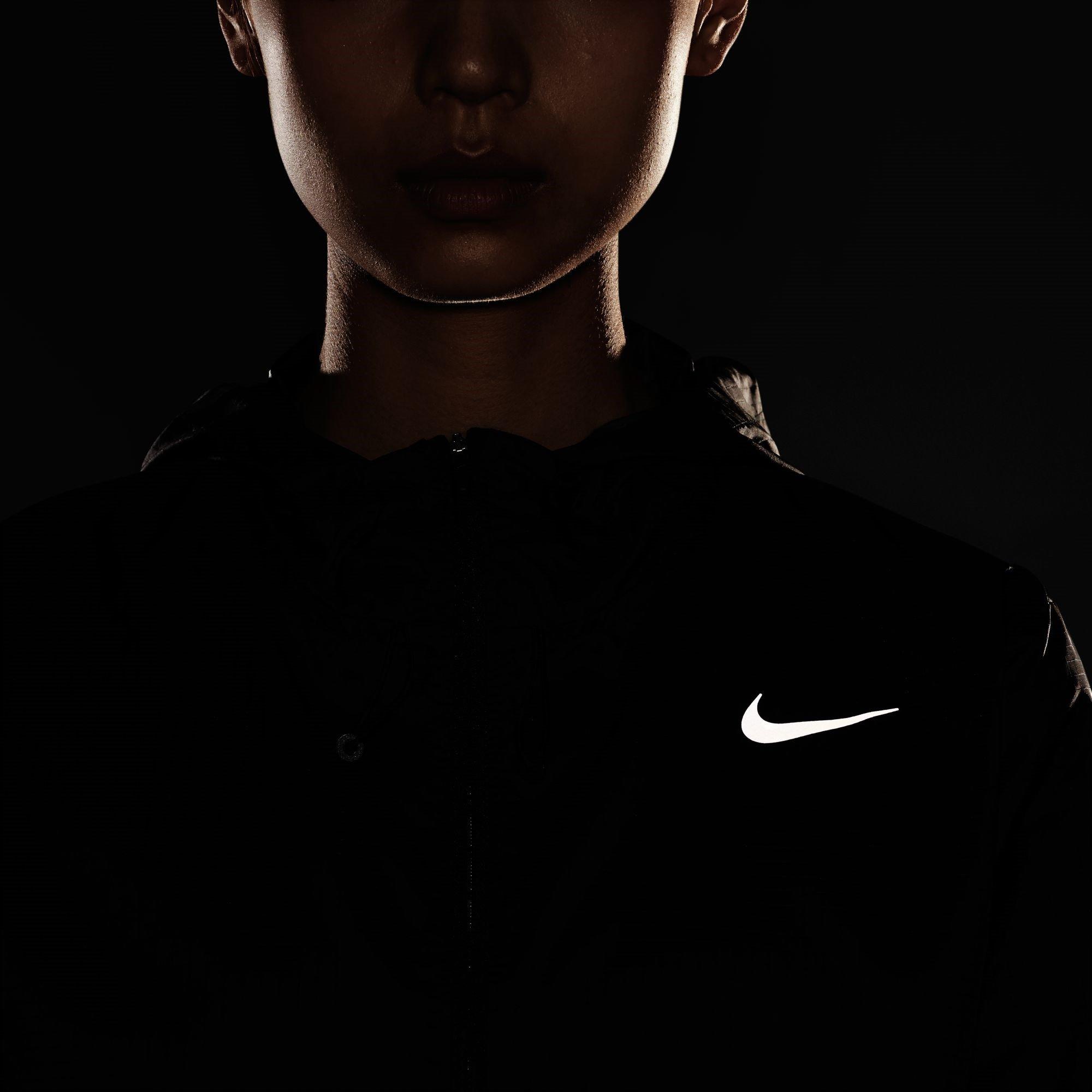 Zwart - Nike - Essential Running Jacket Womens - 12