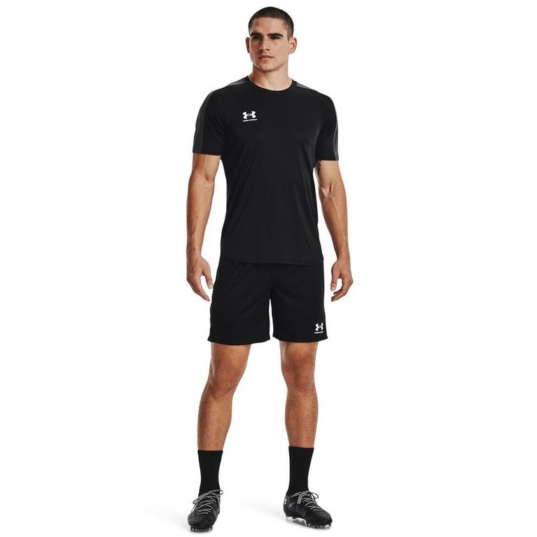 Negro - Under Armour - Under Armour Challenger Core Shorts Mens - 4