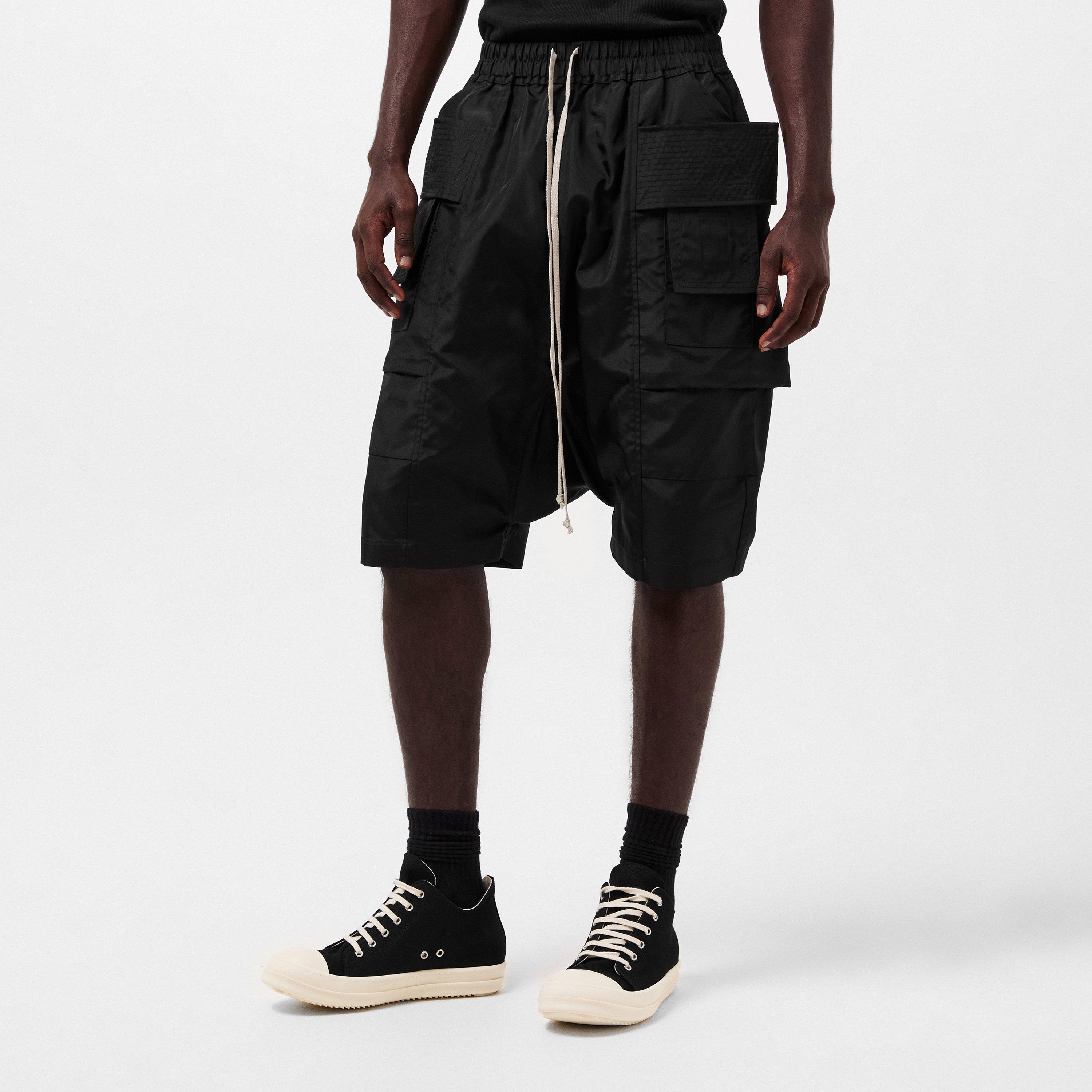 u*t様 julius nylon cargo shorts rick Julius mid-rise drop-crotch Cargo Shorts | Green | FARFETCH