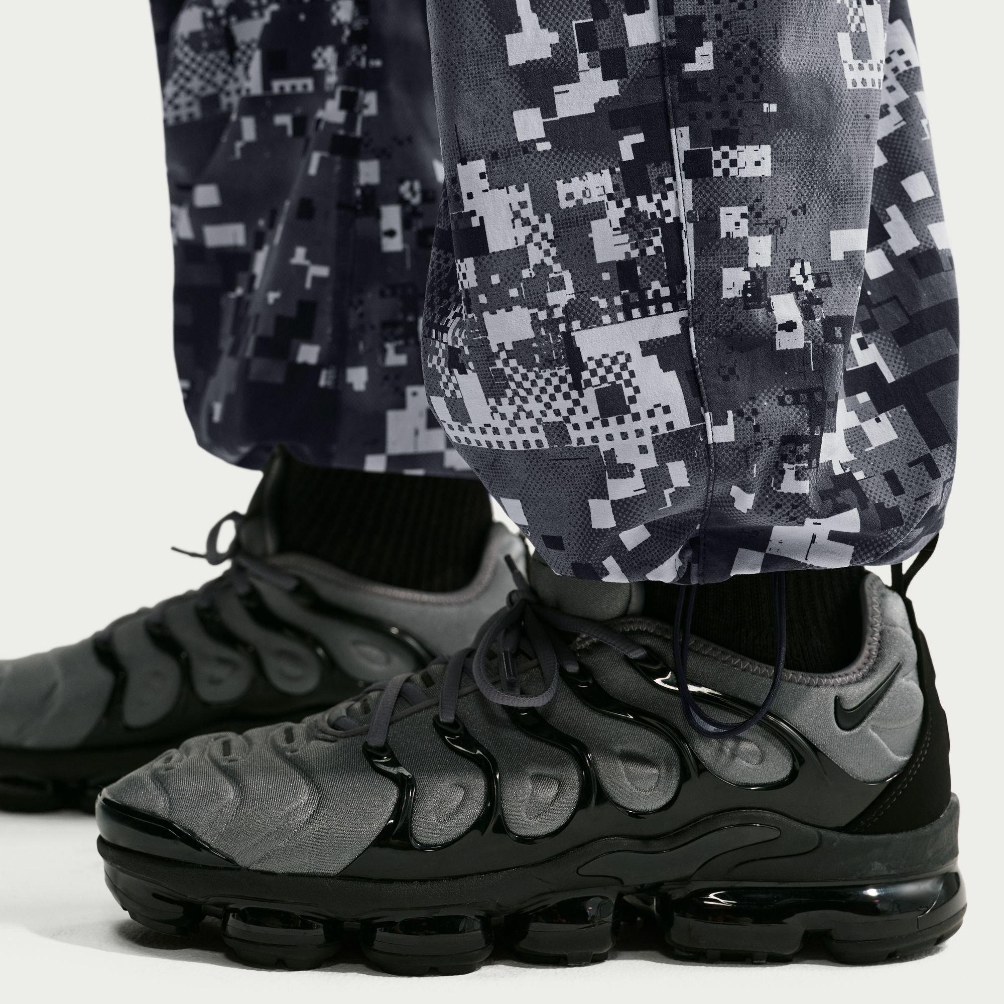 Smoke Grey - Nike - Nike Tech Wvn AOP Pn Sn64 - 5
