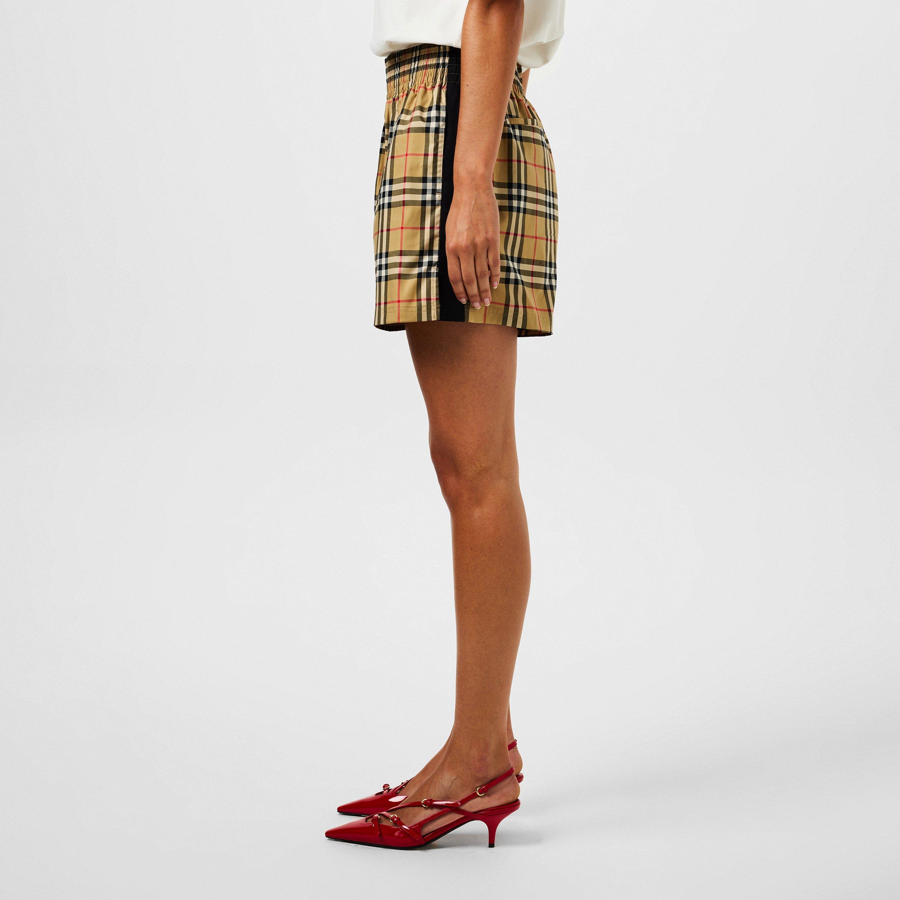 Arc Beige A7028 - Burberry - Audrey Shorts - 2