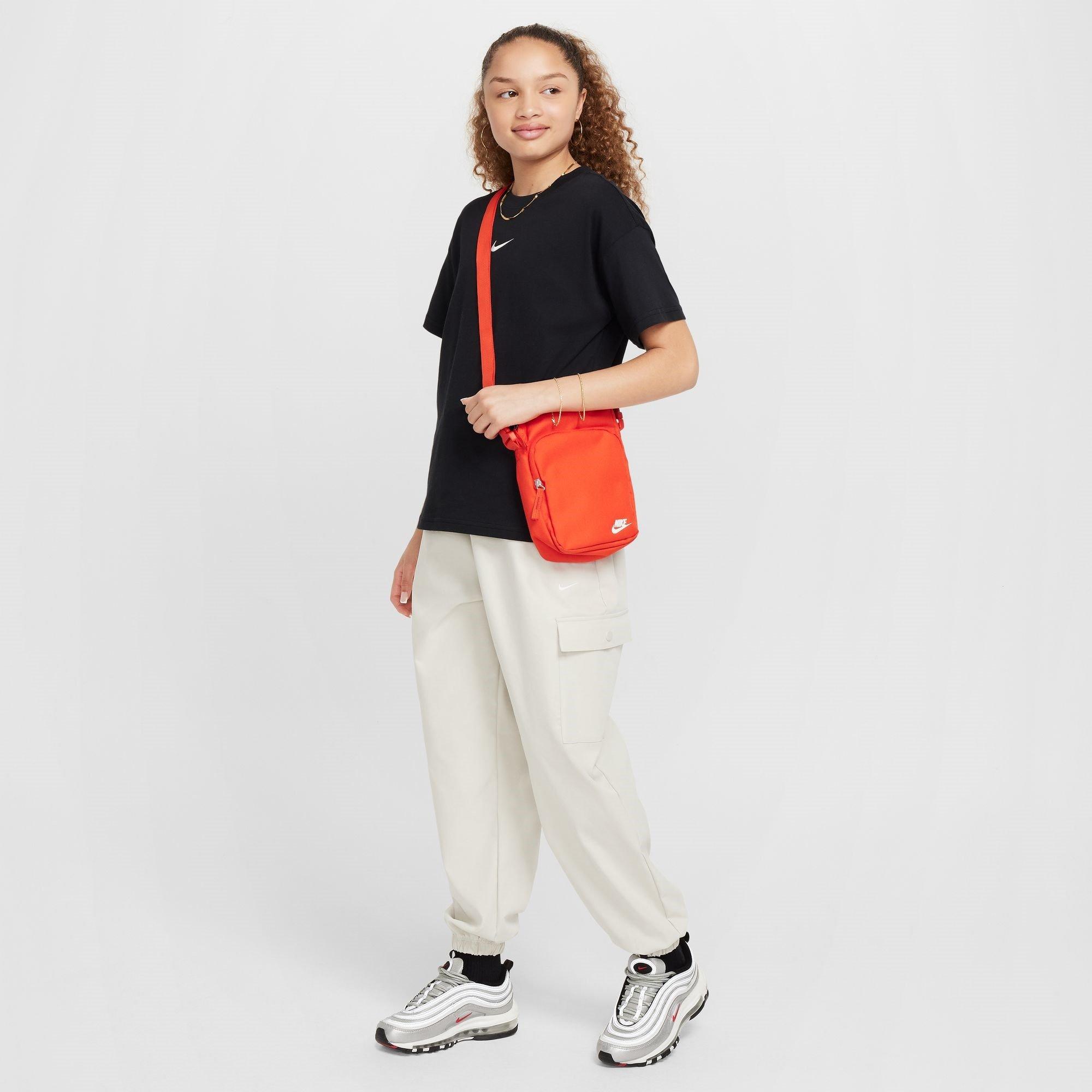 BLACK - Nike - G NSW TEE BOY E Jn44 - 4