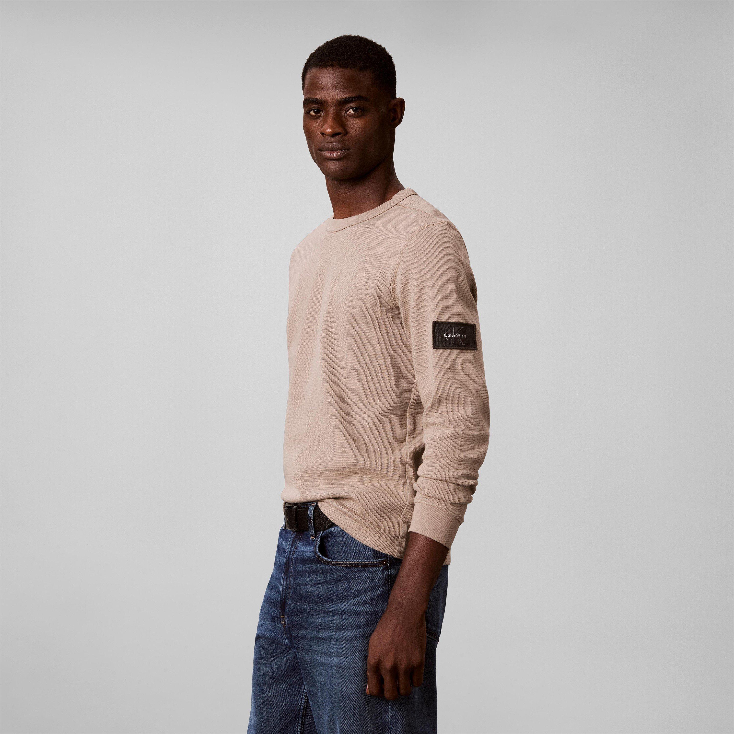 Geröstete Cashewnüsse - Calvin Klein Jeans - Men's Waffle Badge Cotton Long-Sleeve T-Shirt - 4