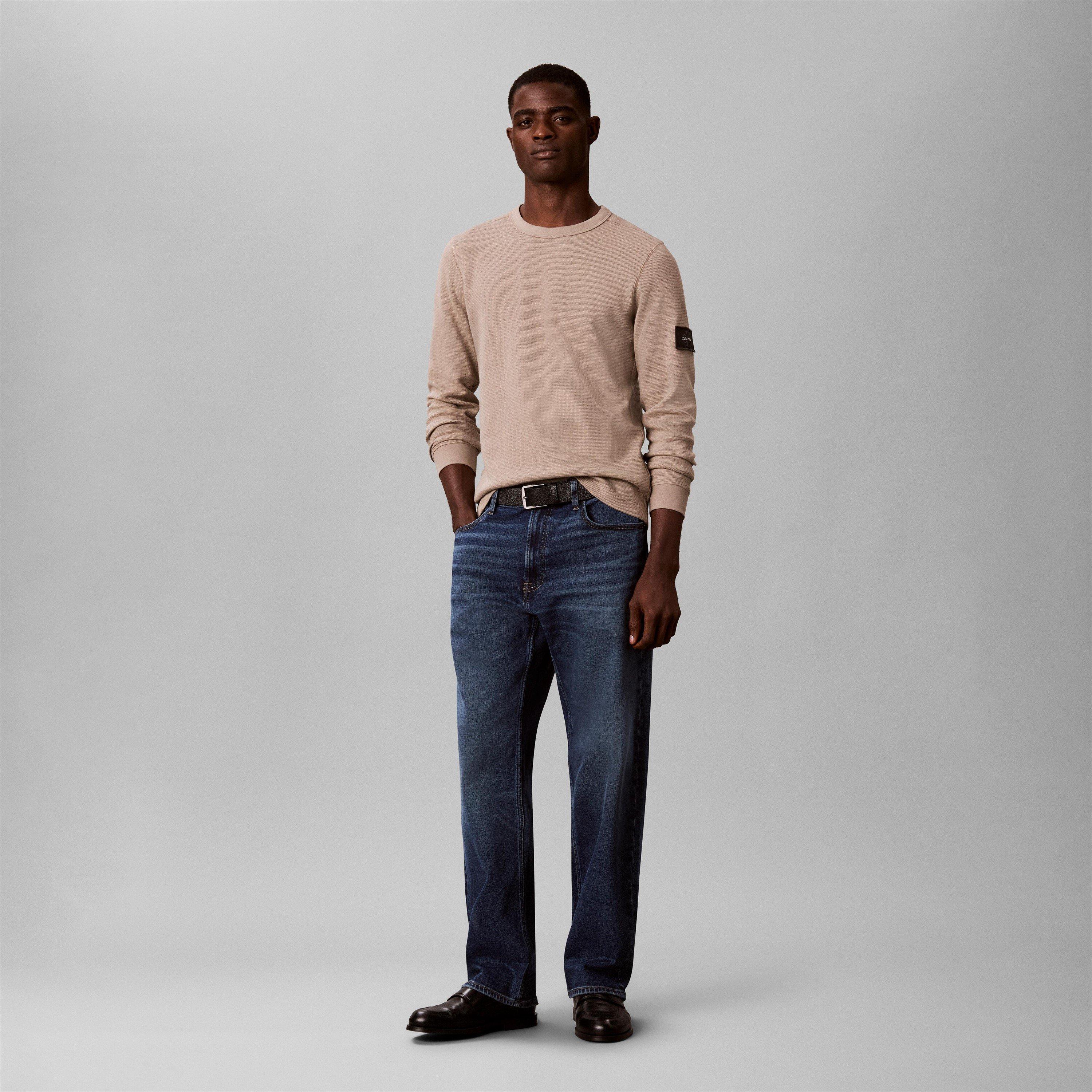 Geröstete Cashewnüsse - Calvin Klein Jeans - Men's Waffle Badge Cotton Long-Sleeve T-Shirt - 5
