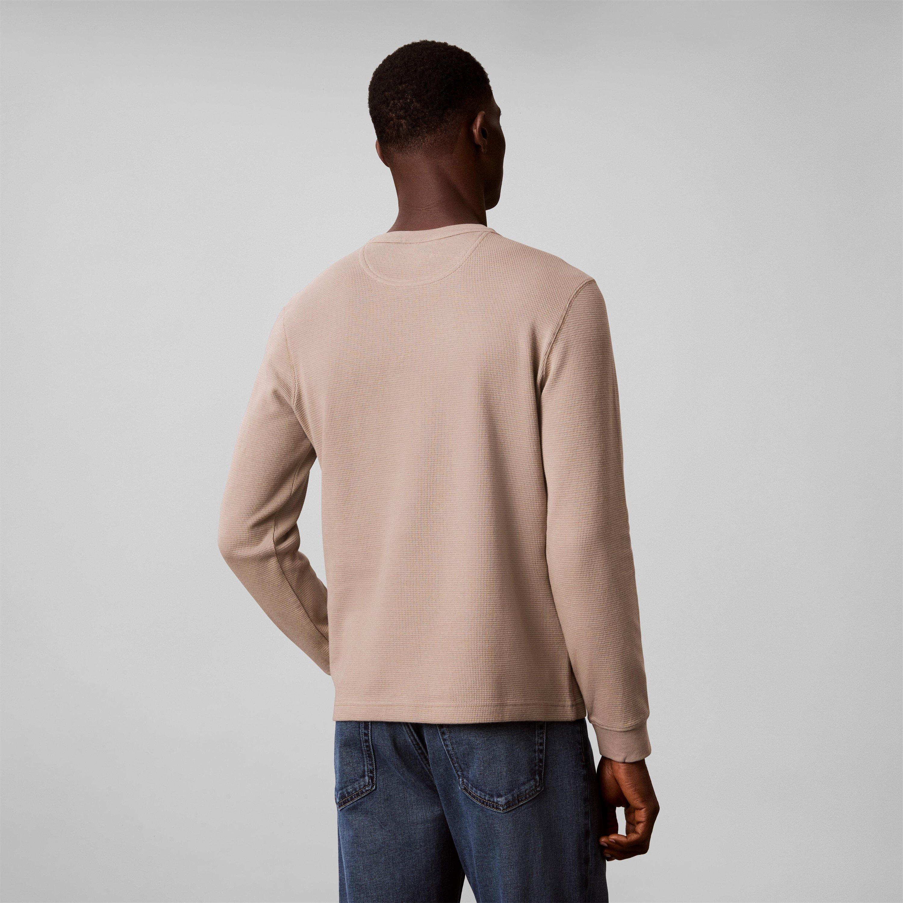 Geröstete Cashewnüsse - Calvin Klein Jeans - Men's Waffle Badge Cotton Long-Sleeve T-Shirt - 6