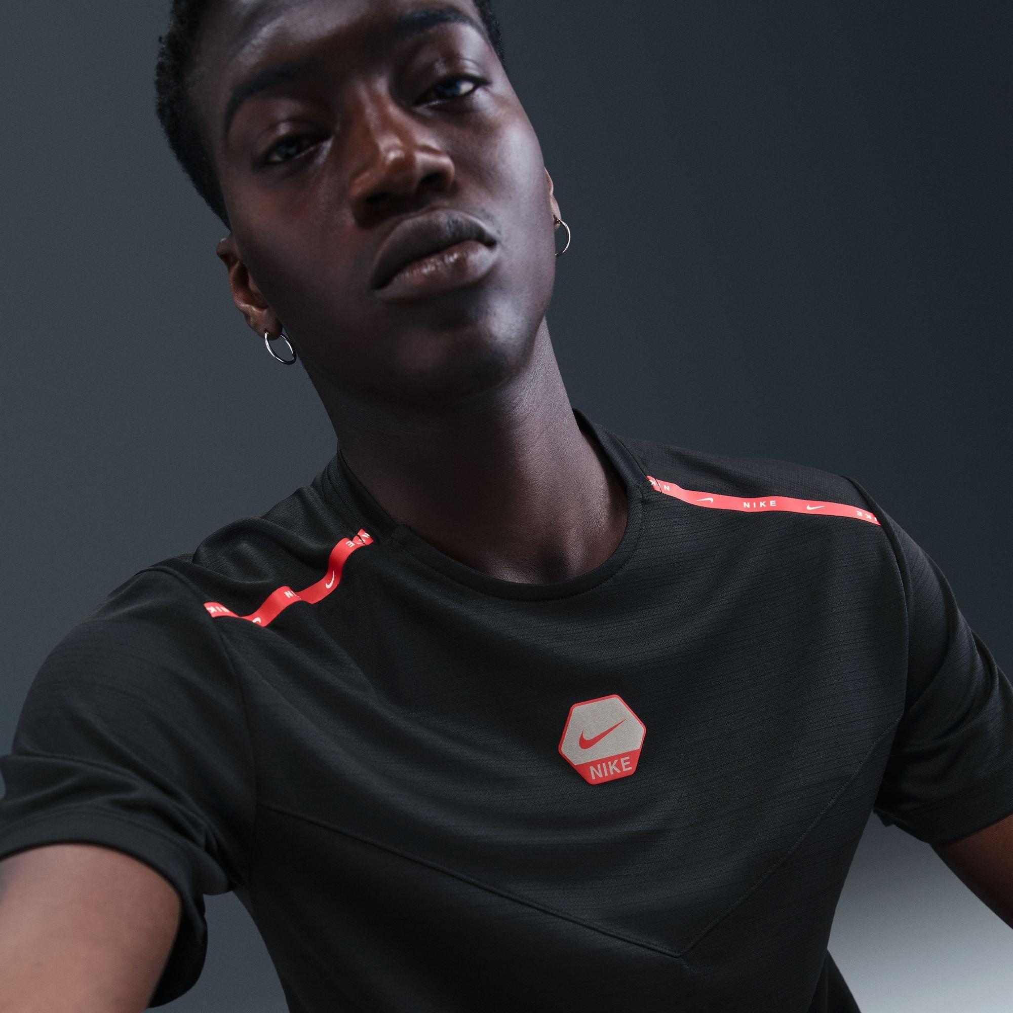 Black/Red - Nike - City Run Tee Sn61 - 10