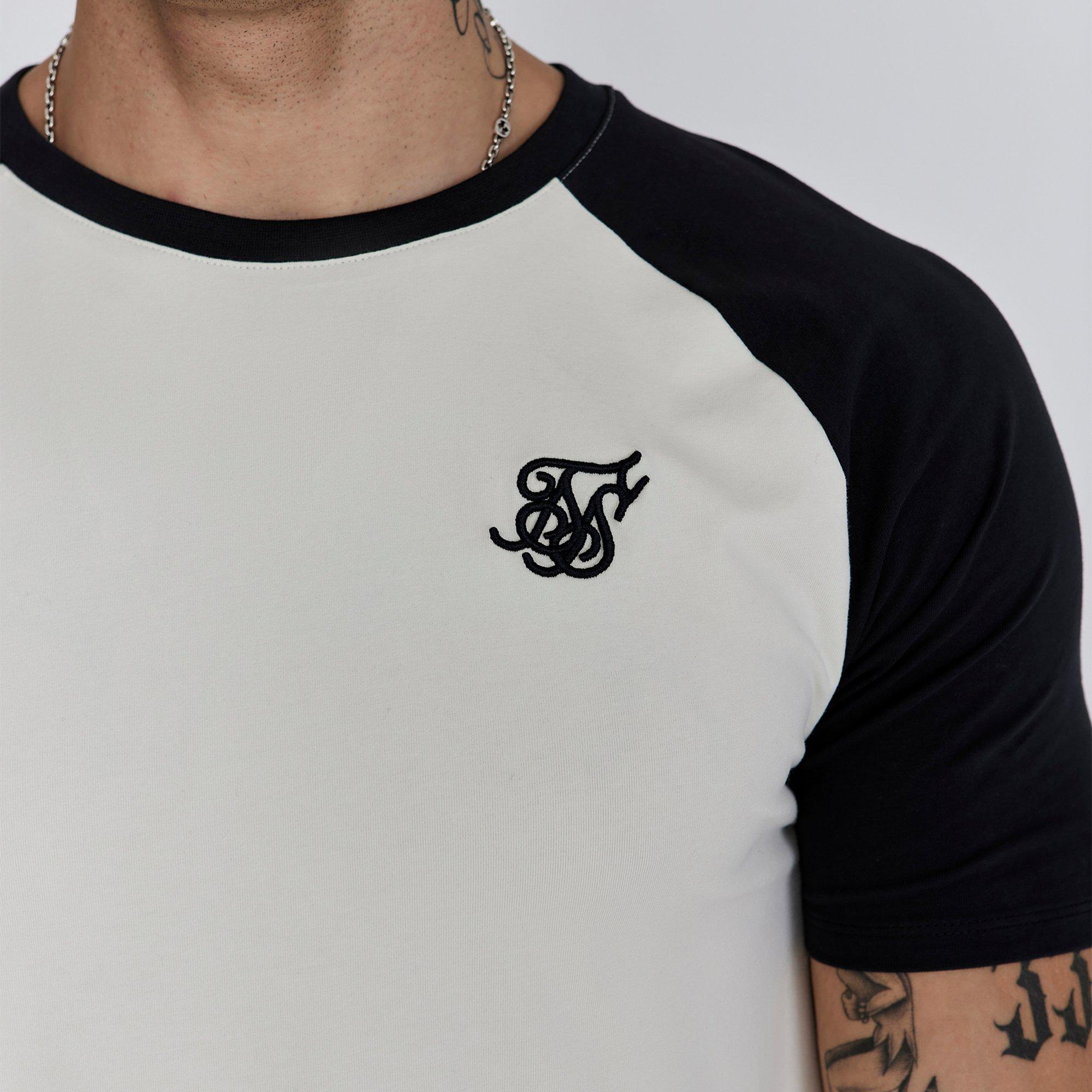 Camiseta SikSilk Raglan Blanca Con Mangas Amarillas Estilo Muscle Fit