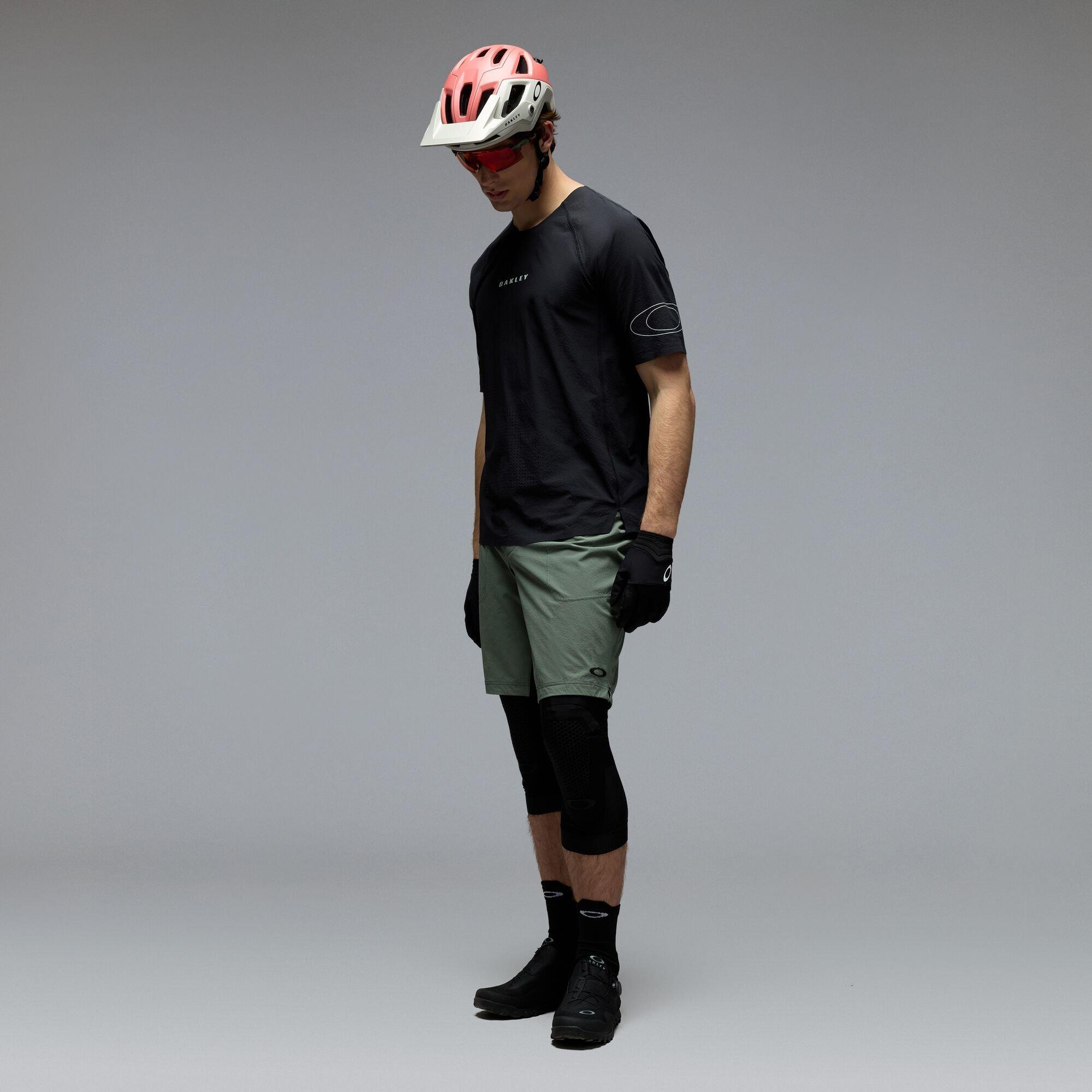 Pitch Black - Oakley - Men's Seeker Whip T-Shirt - 2