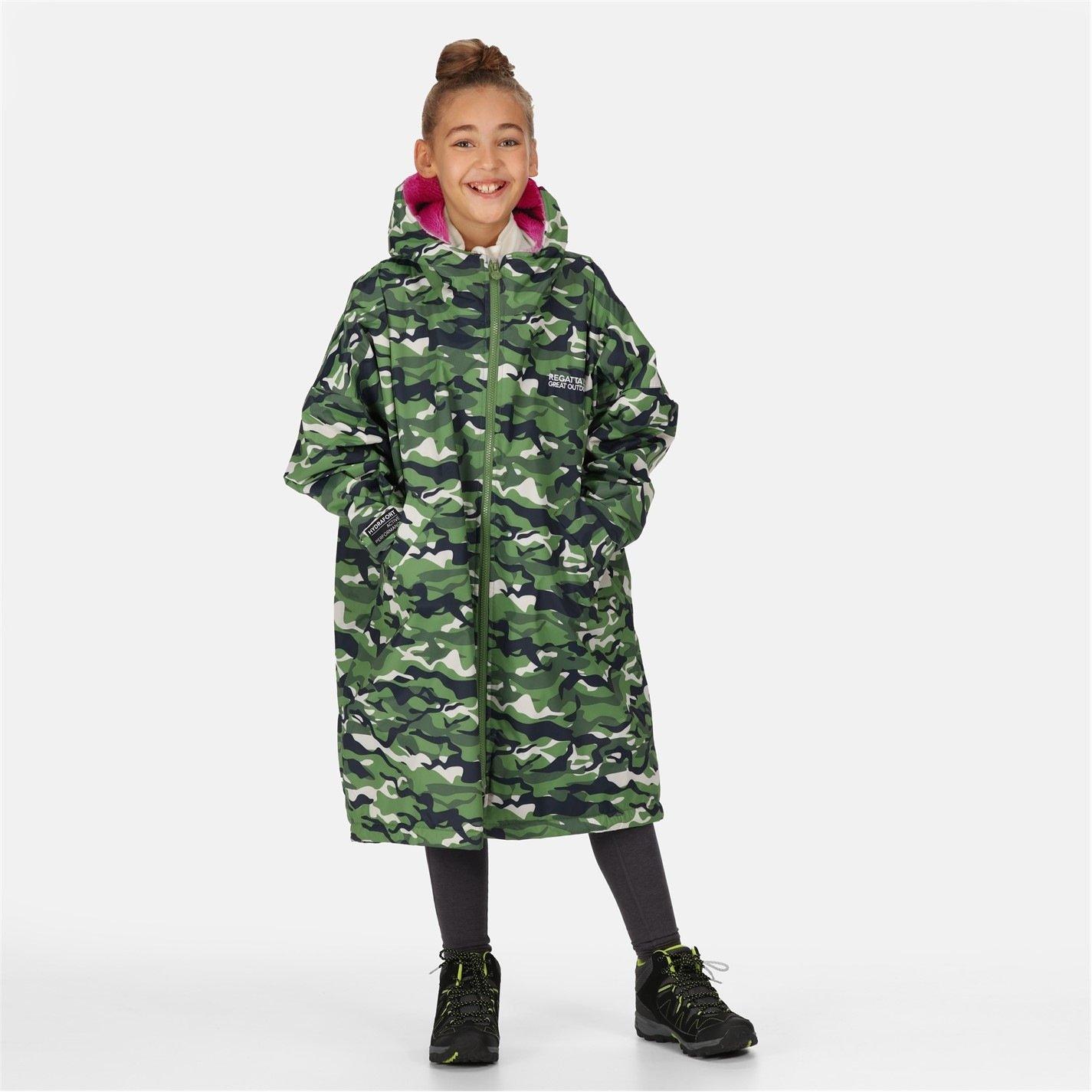 Regatta  Kids Fleece Lined Oversized Fit Waterproof Robe - Camo/Pink - 9-13 Years
