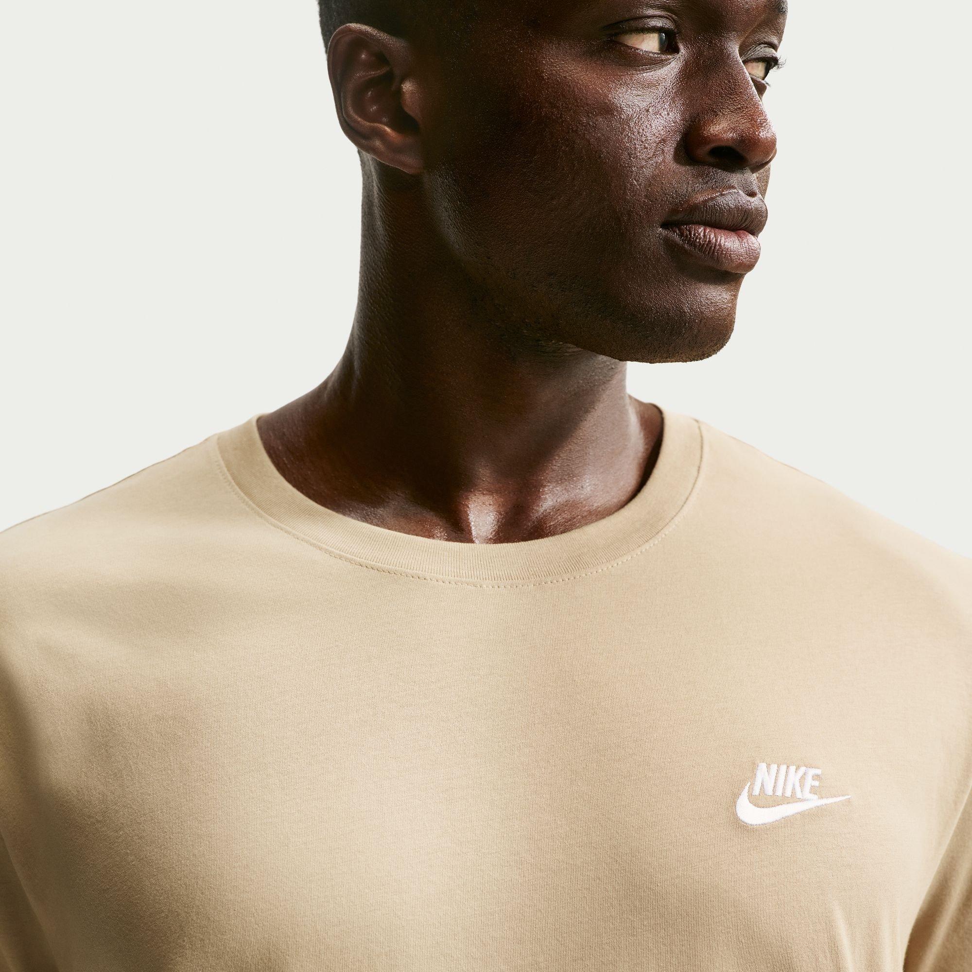 PARACHUTE BEIGE - Nike - Sportswear Club Men's T-Shirt - 3