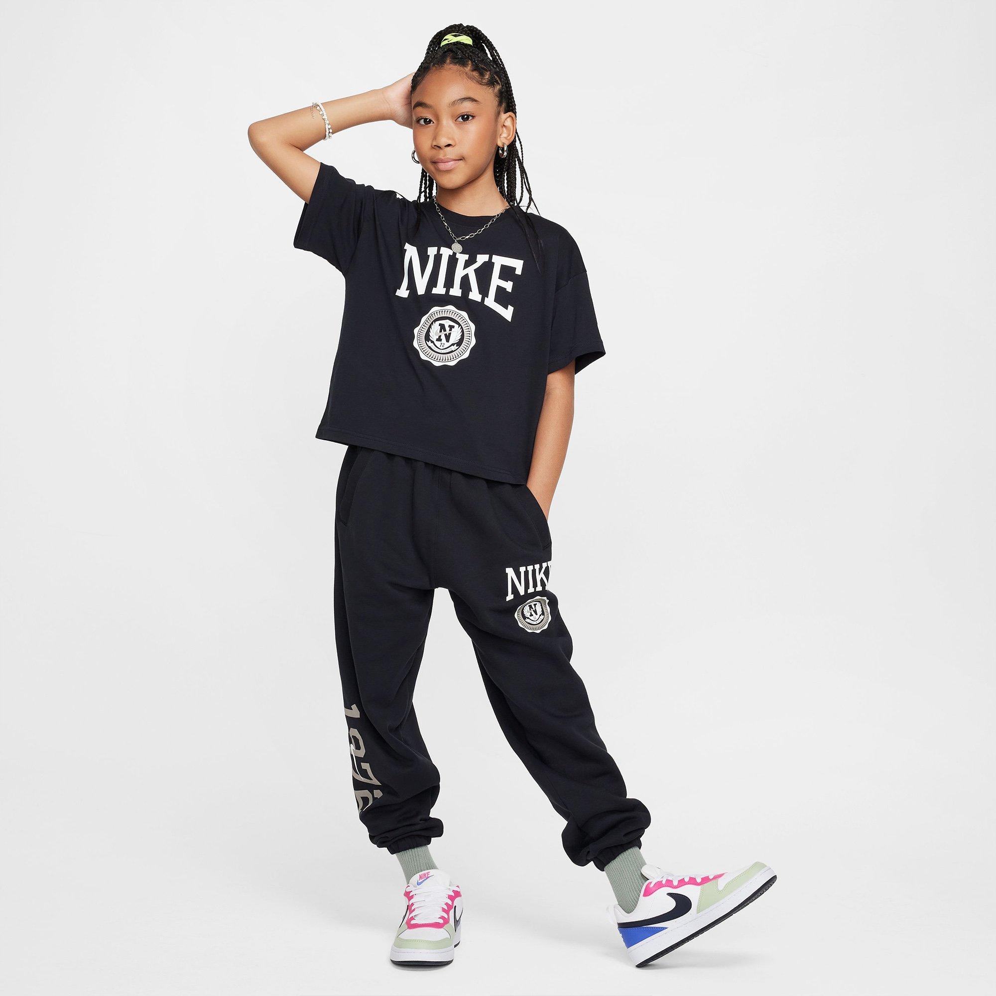Black - Nike - Sportswear Graphic Junior Girls T-Shirt - 6