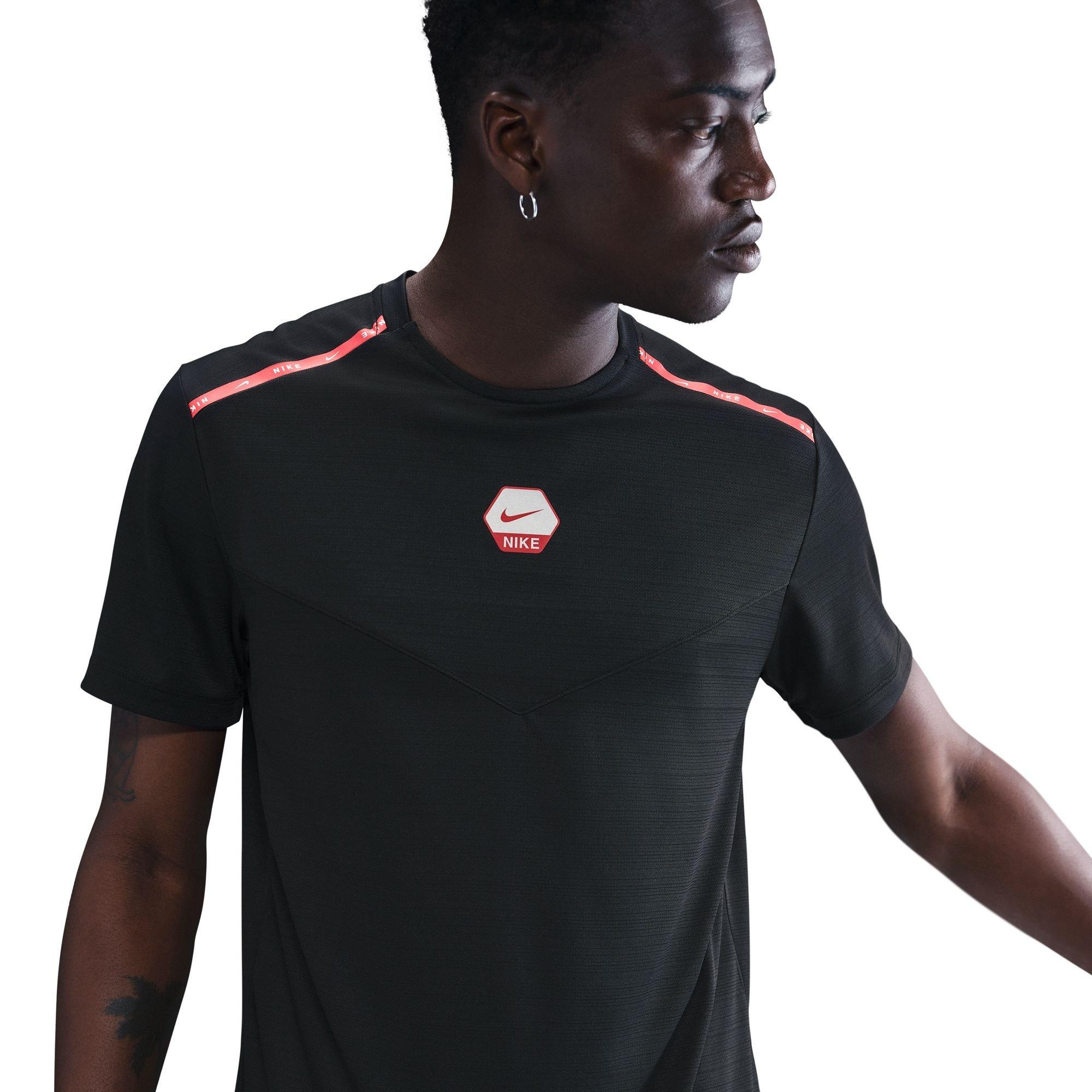 Nike Men's Run Short Sleeve Performance Gym Top - Black - XL