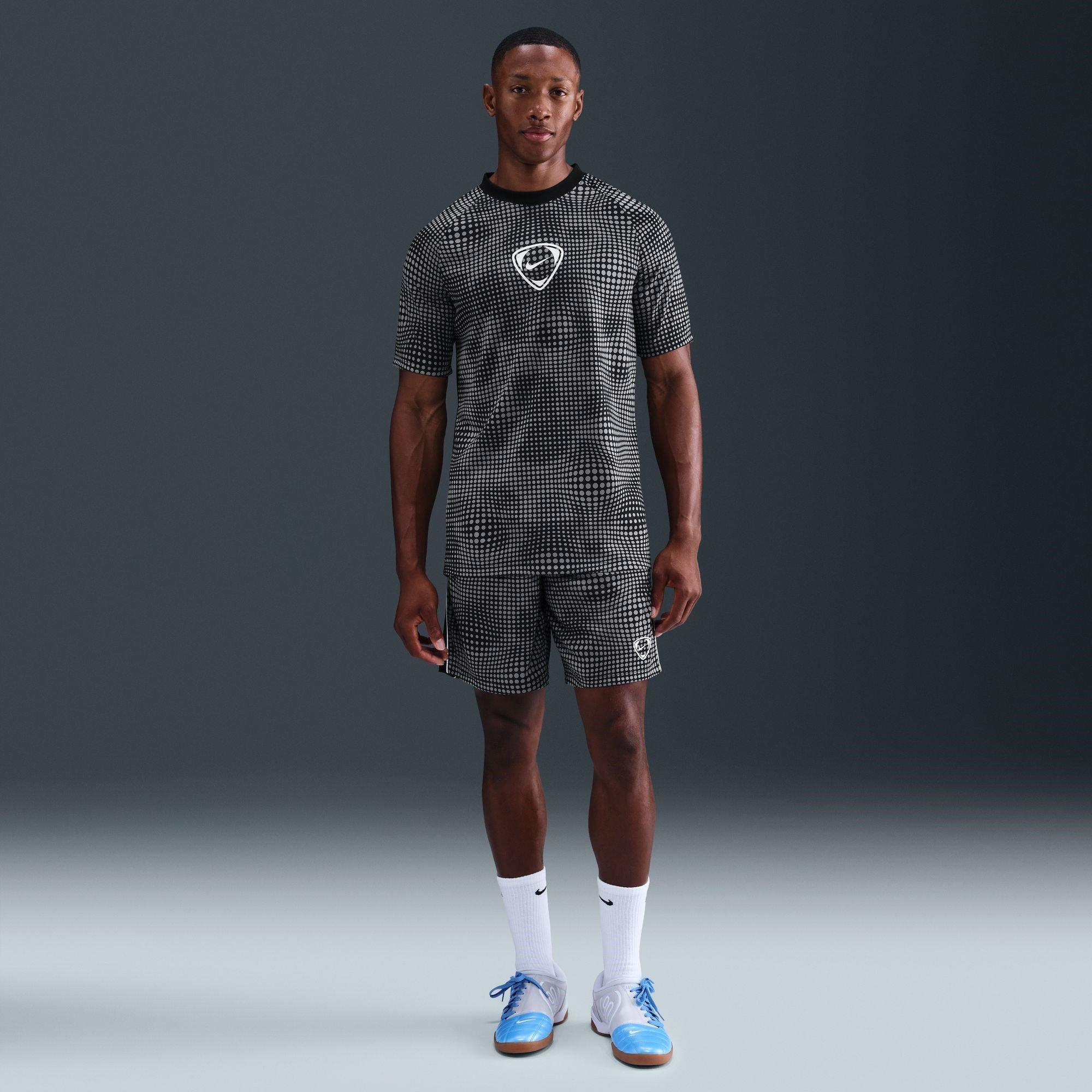 Schwarz - Nike - Acad AOP Tee Sn54 - 7