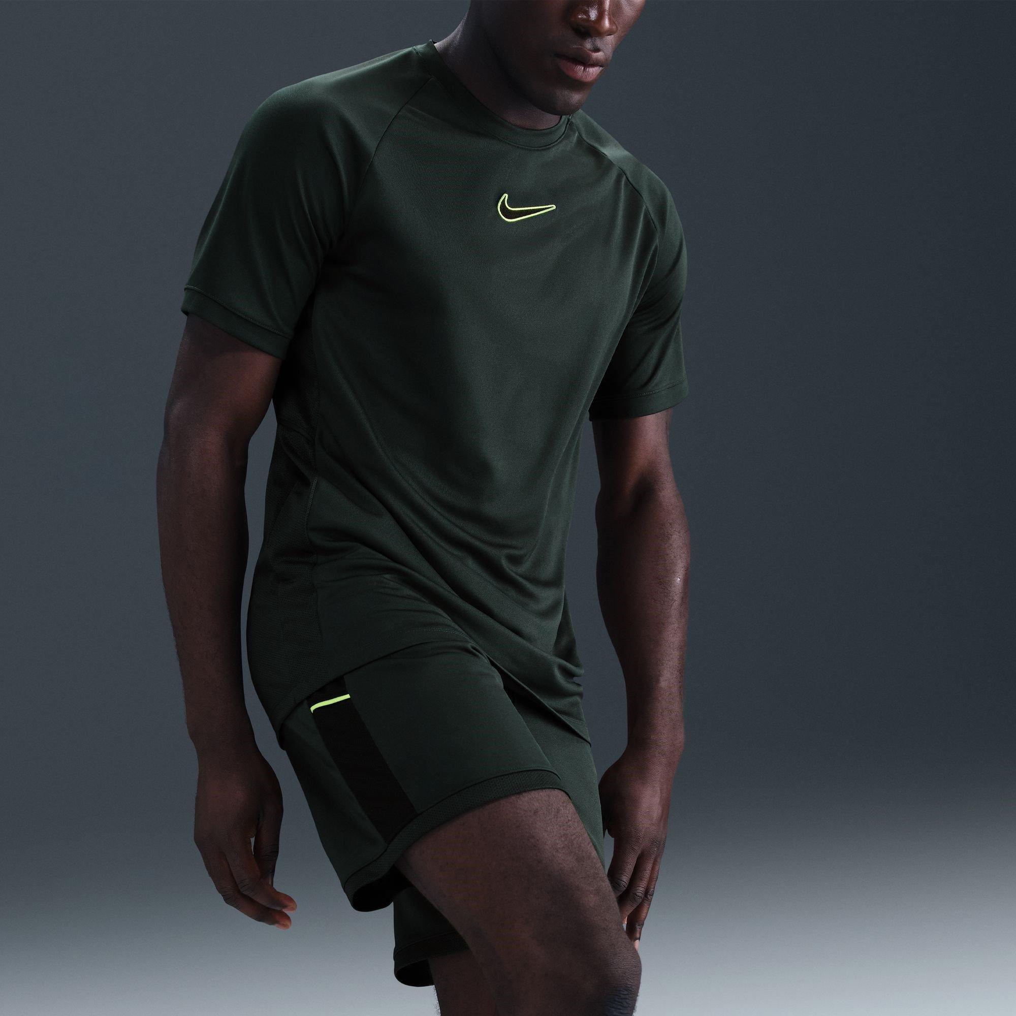 Zeewier - Nike - Acad Cntr LogoT Sn54 - 10