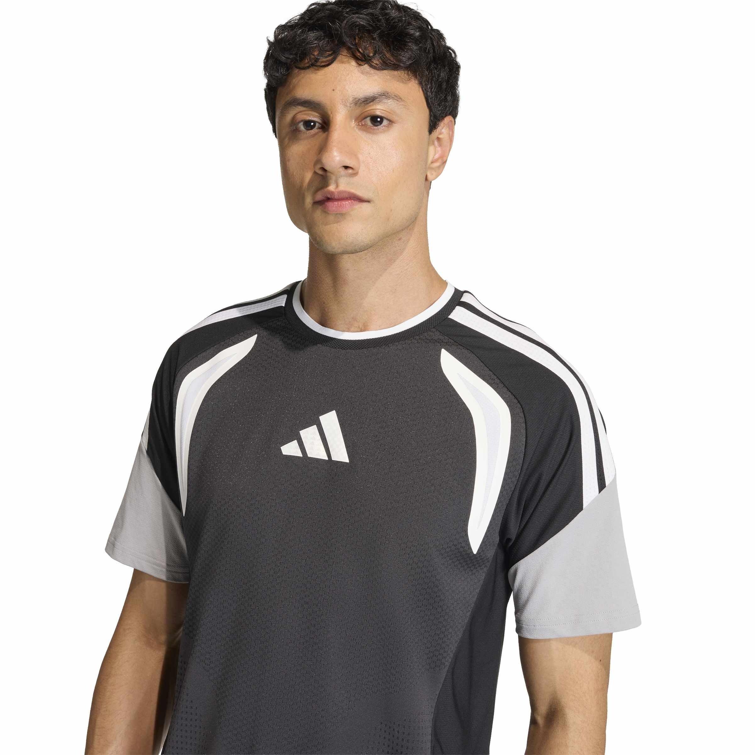 Negro/Claro O - adidas - Adidas Tiro26P Tr Js Sn99 - 5