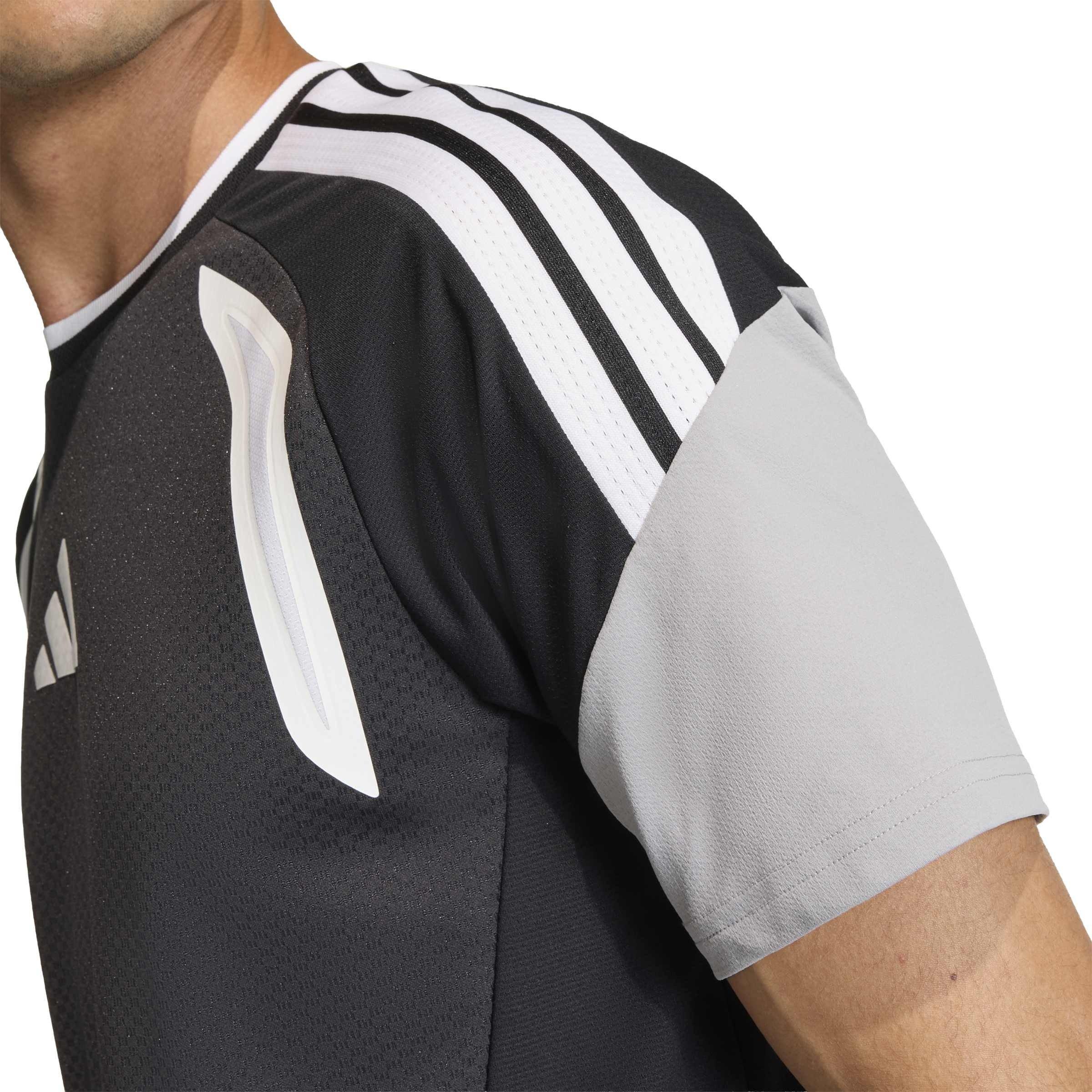 Negro/Claro O - adidas - Adidas Tiro26P Tr Js Sn99 - 6