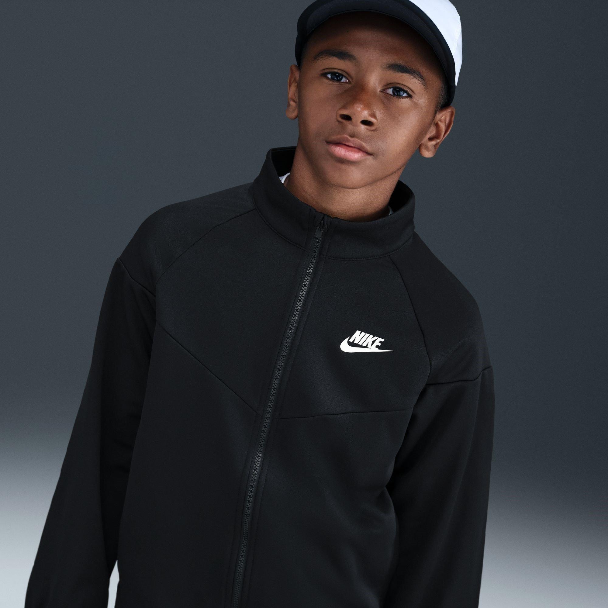 Zwart/Wit - Nike - NSW Poly Tracksuit Juniors - 12
