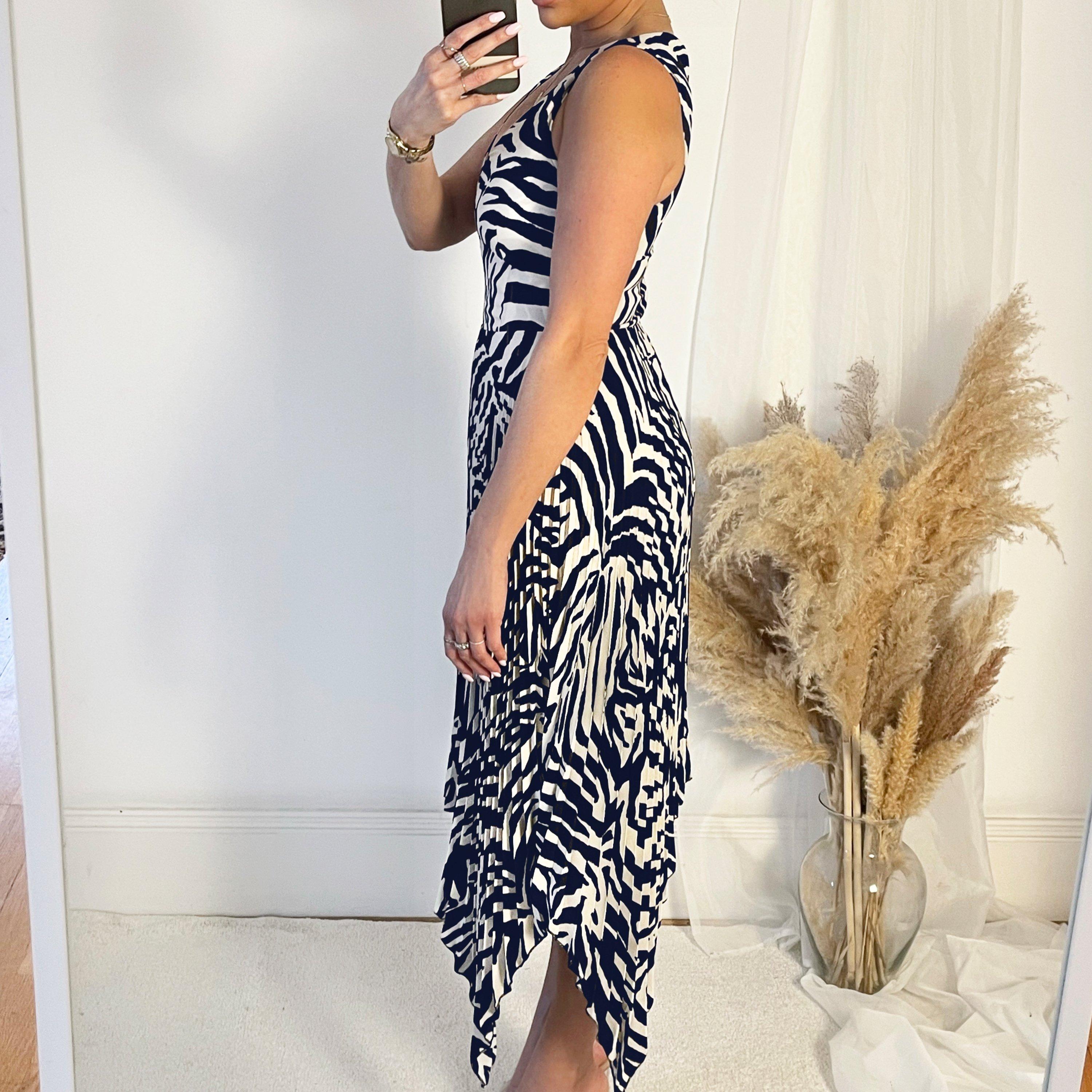 Navy/Cream - AX Paris - V Neck Zag Hem Pleated Midi Dress - 2