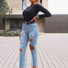 Din nye yndlings t-shirt ISAWITFIRST Distressed Hem Ripped Mom Jeans