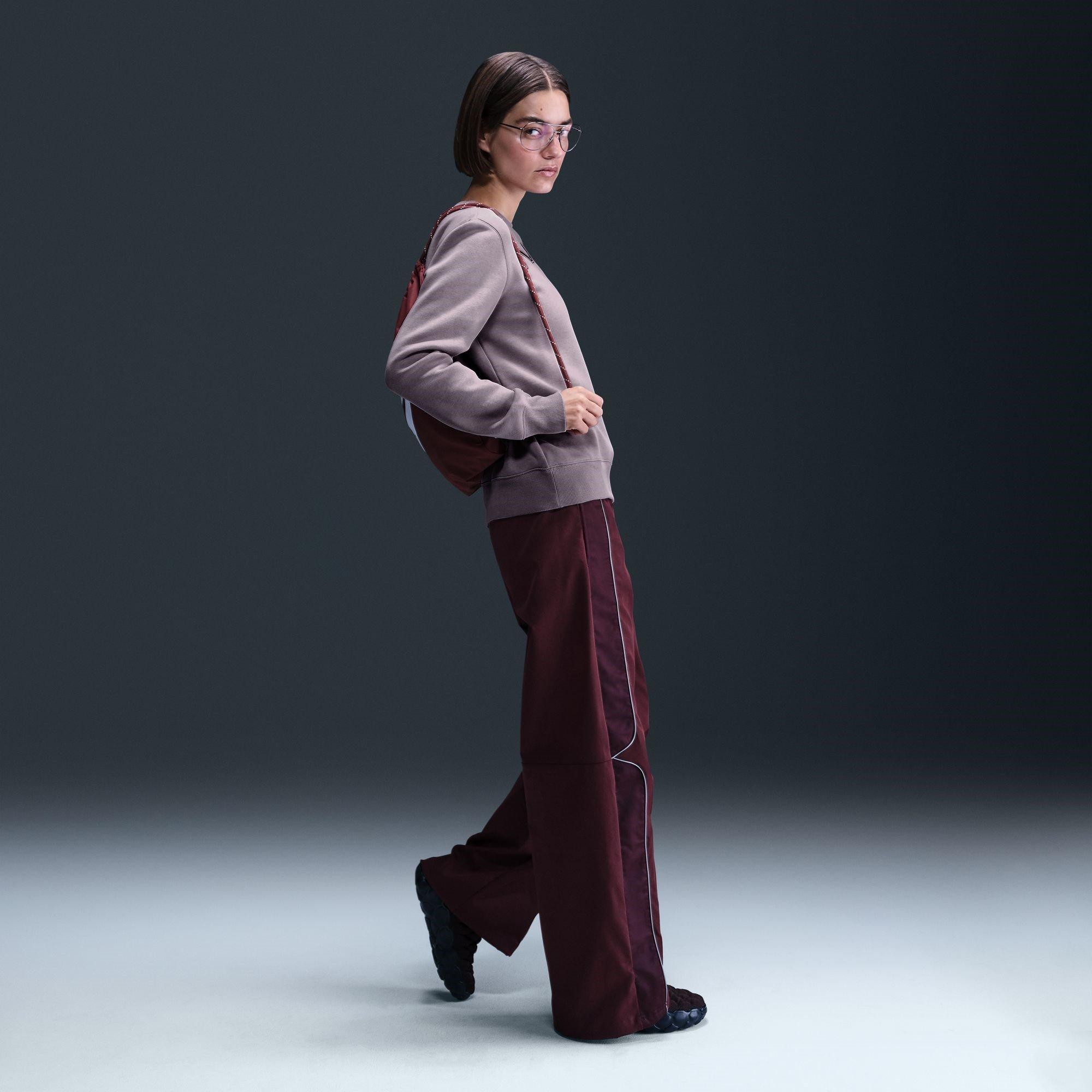 Rosa - Nike - Sportswear Phoenix Fleece Women's Standard Logo Crew-Neck Sweatshirt - 5