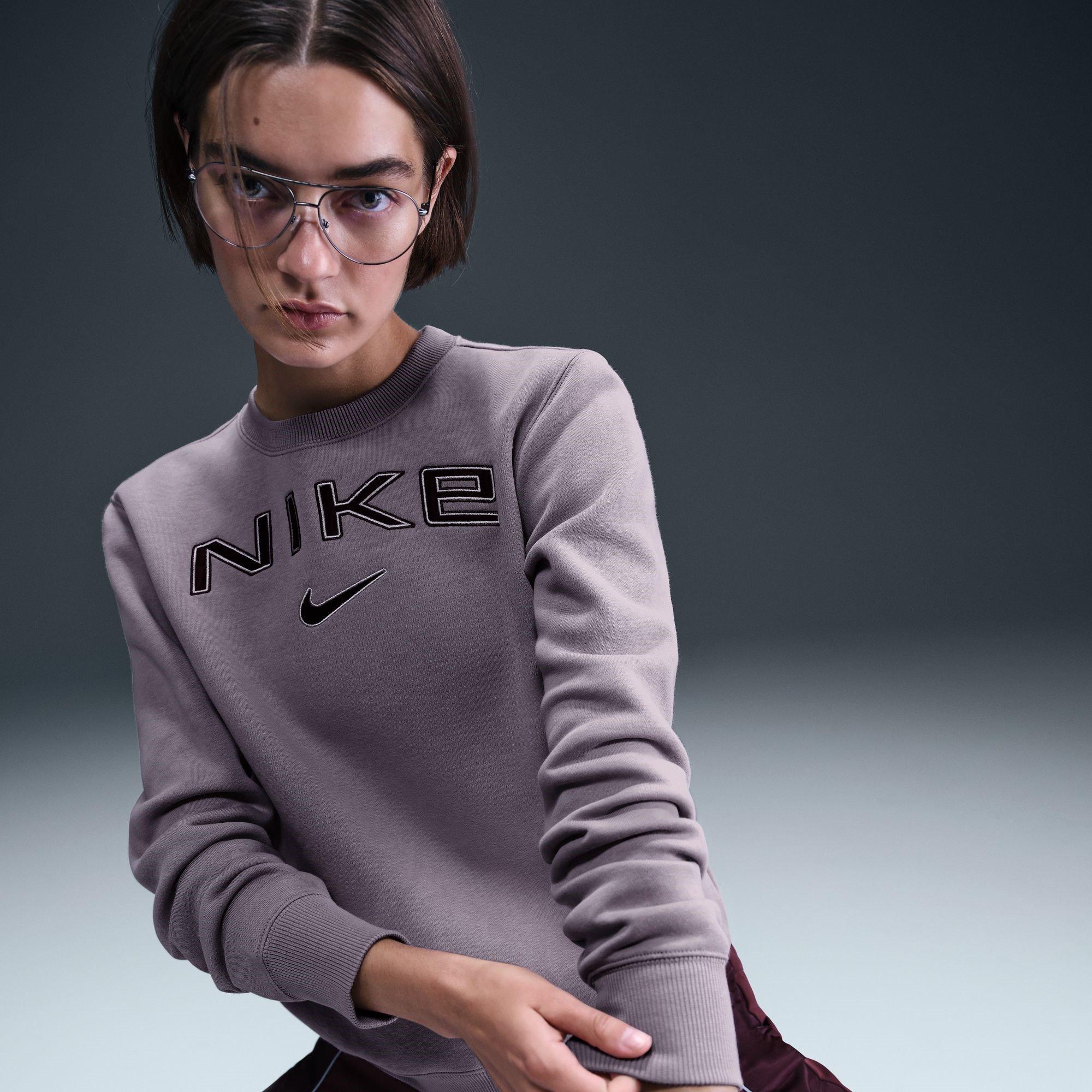 Rosa - Nike - Sportswear Phoenix Fleece Women's Standard Logo Crew-Neck Sweatshirt - 8