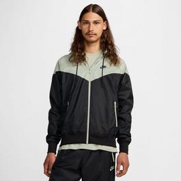 Nike UA Sportstyle Windbreaker