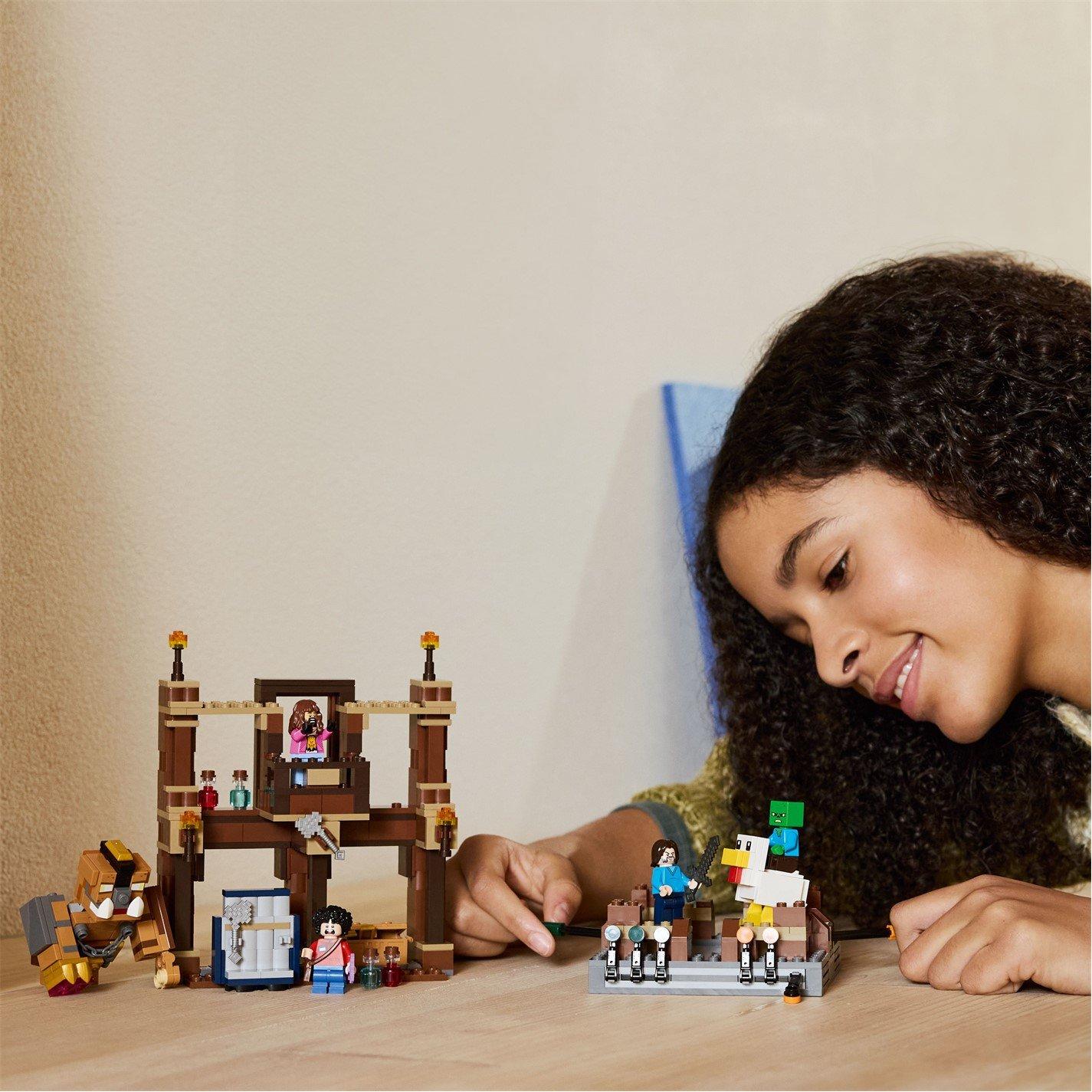 TBC - LEGO - LEGO Minecraft 21272 Woodland Mansion Fighting Ring - 2