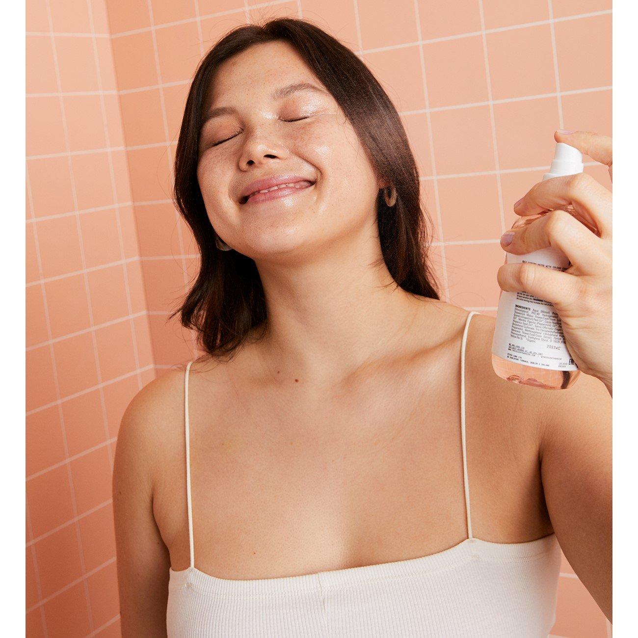 Light - Isle of Paradise - Self-Tanning Water - 8