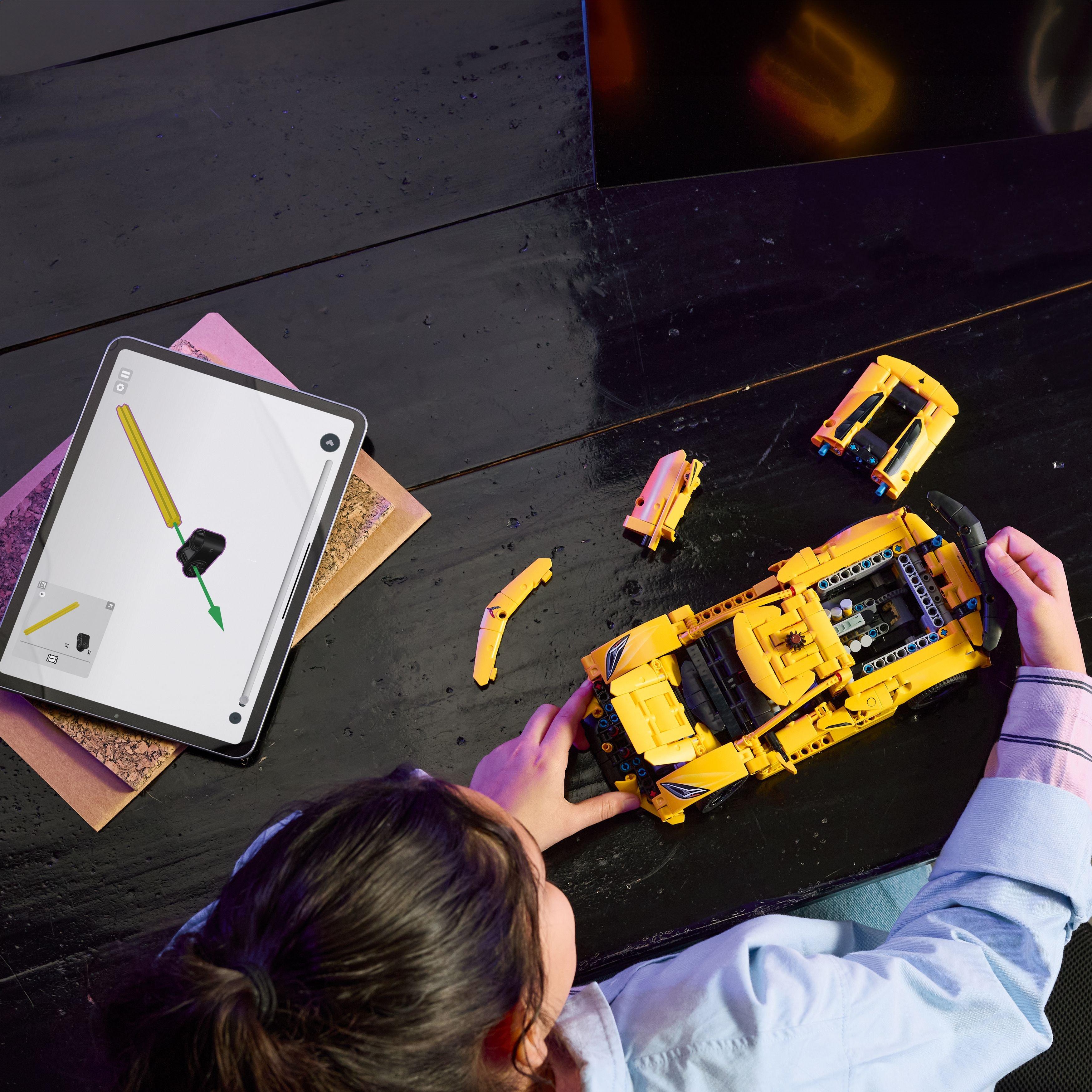 Chev Corvette - LEGO - LEGO Technic 42205 Chevrolet Corvette Stingray Set - 2