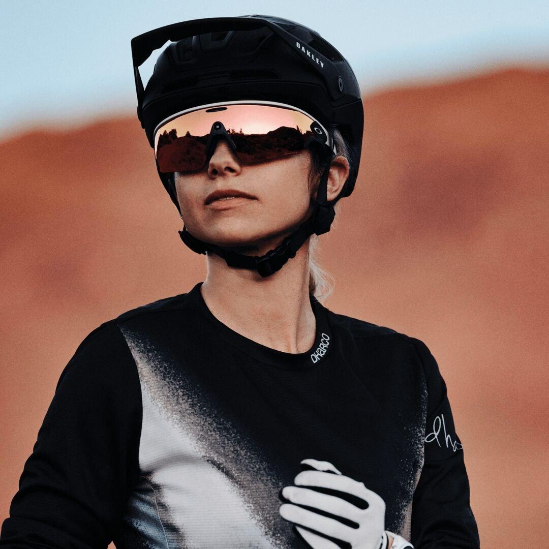 White/Rose Gld - Oakley - Vanguard Meta Sunglasses - 2
