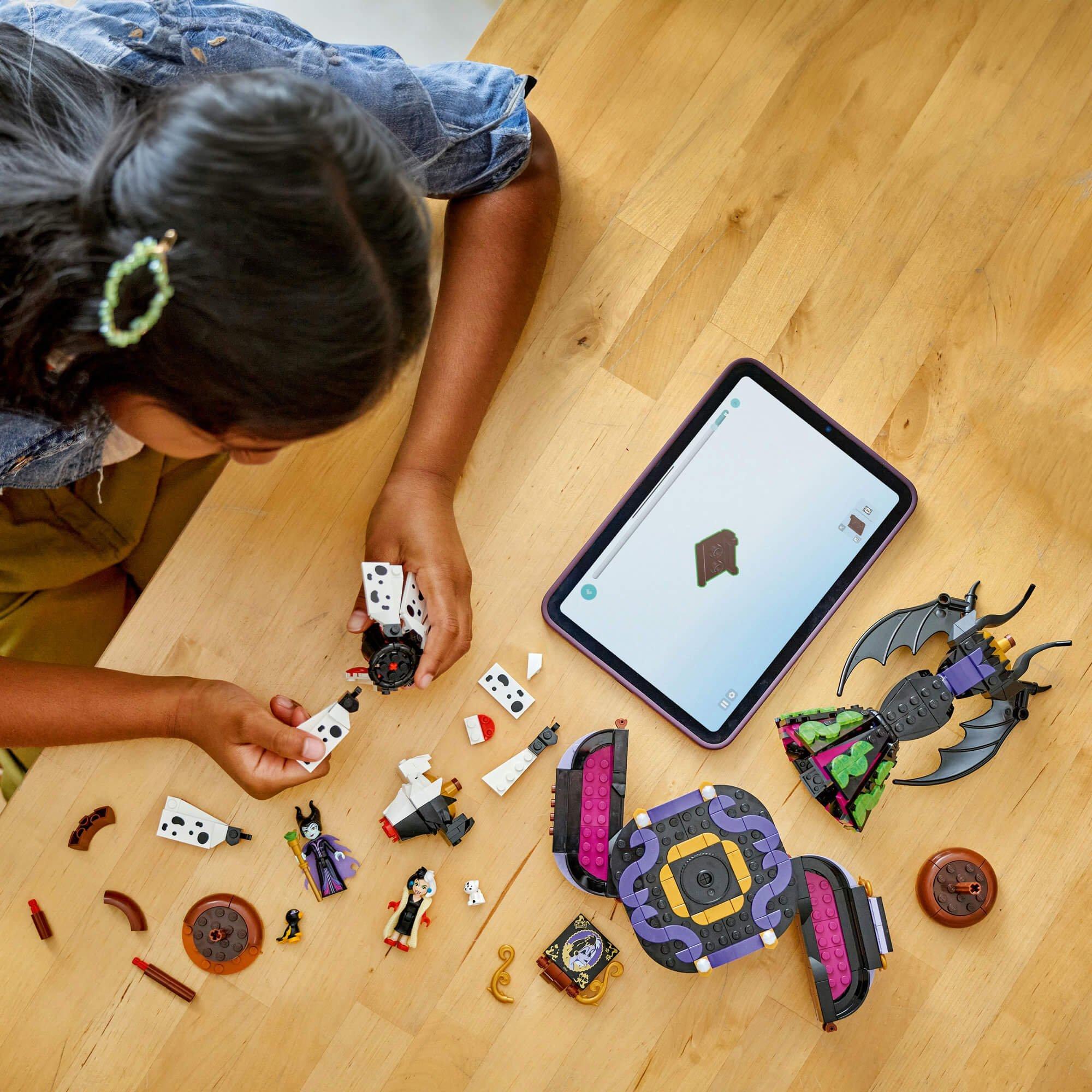 Malfcnt & Crlla - LEGO - LEGO Disney 43262 Villains Maleficent’s and Cruella De Vil’s Dresses - 3