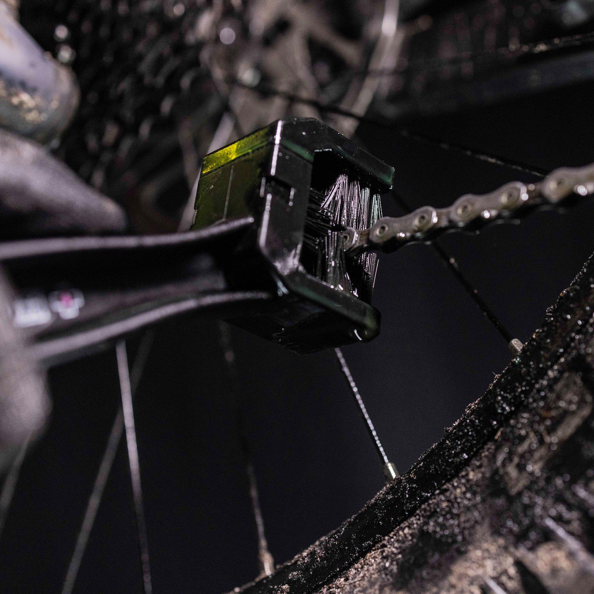 Black - Muc-Off - Chain Brush - 4