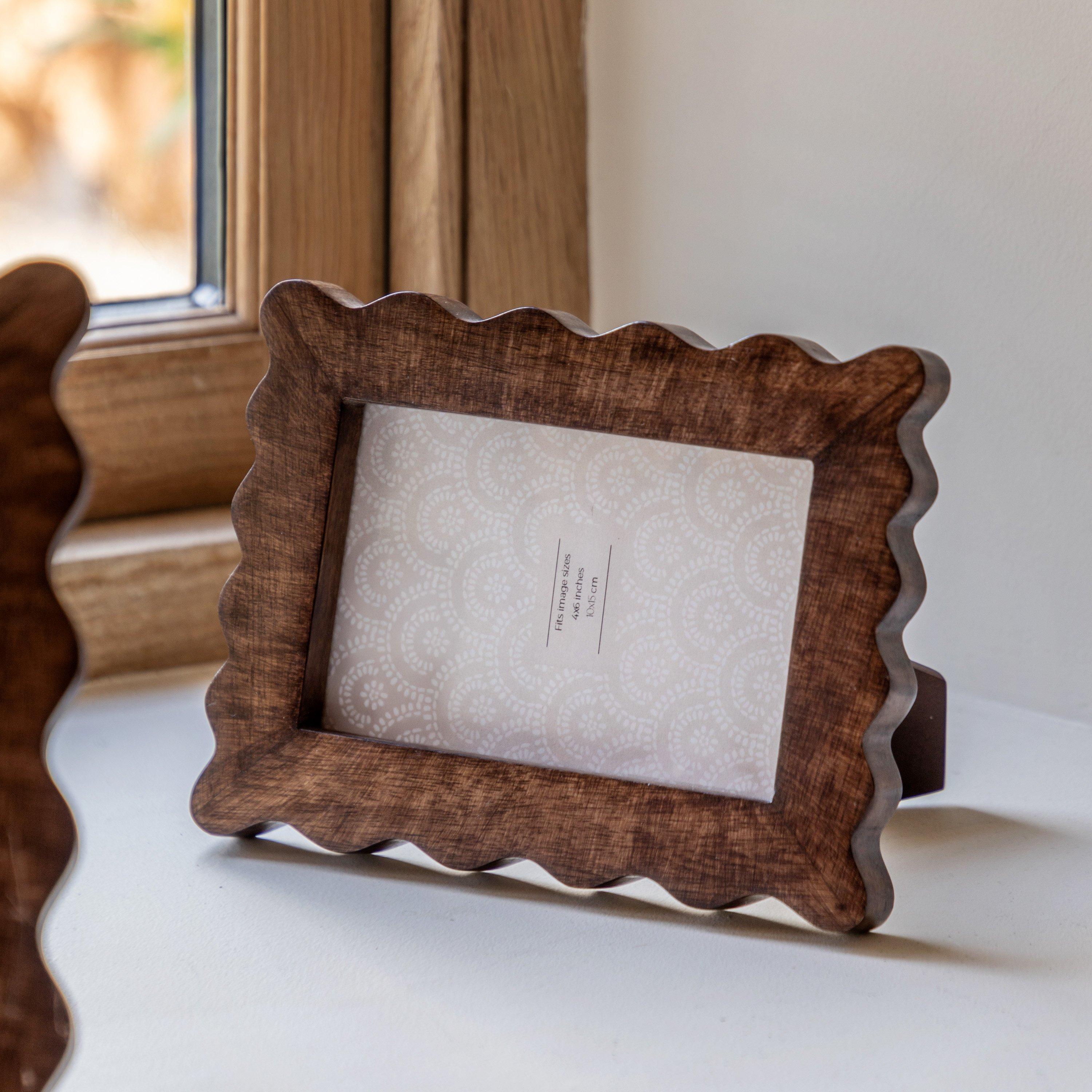 Brown - Gallery - Avila Wooden Scallop Photo Frame 6x4in - 1