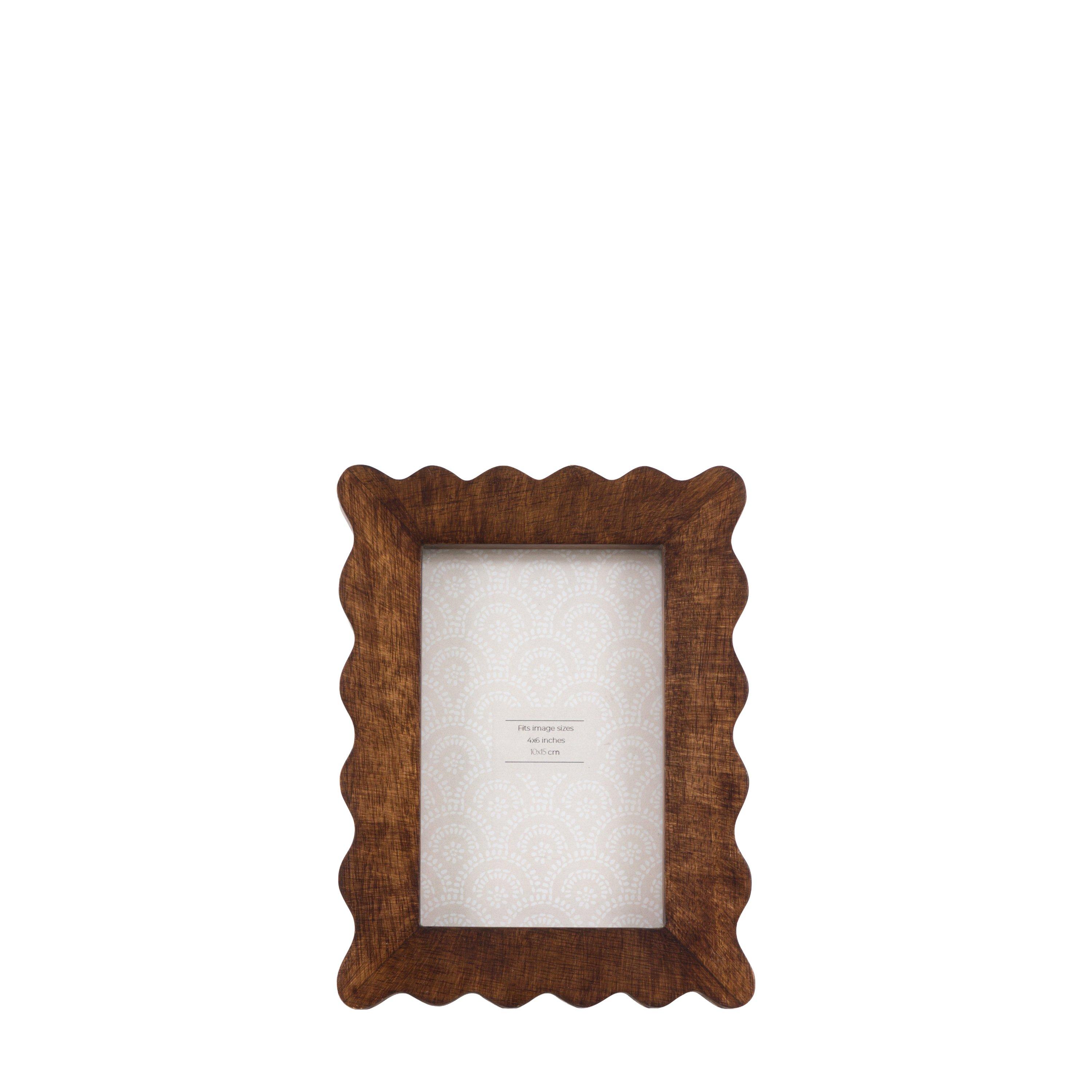 Brown - Gallery - Avila Wooden Scallop Photo Frame 6x4in - 5