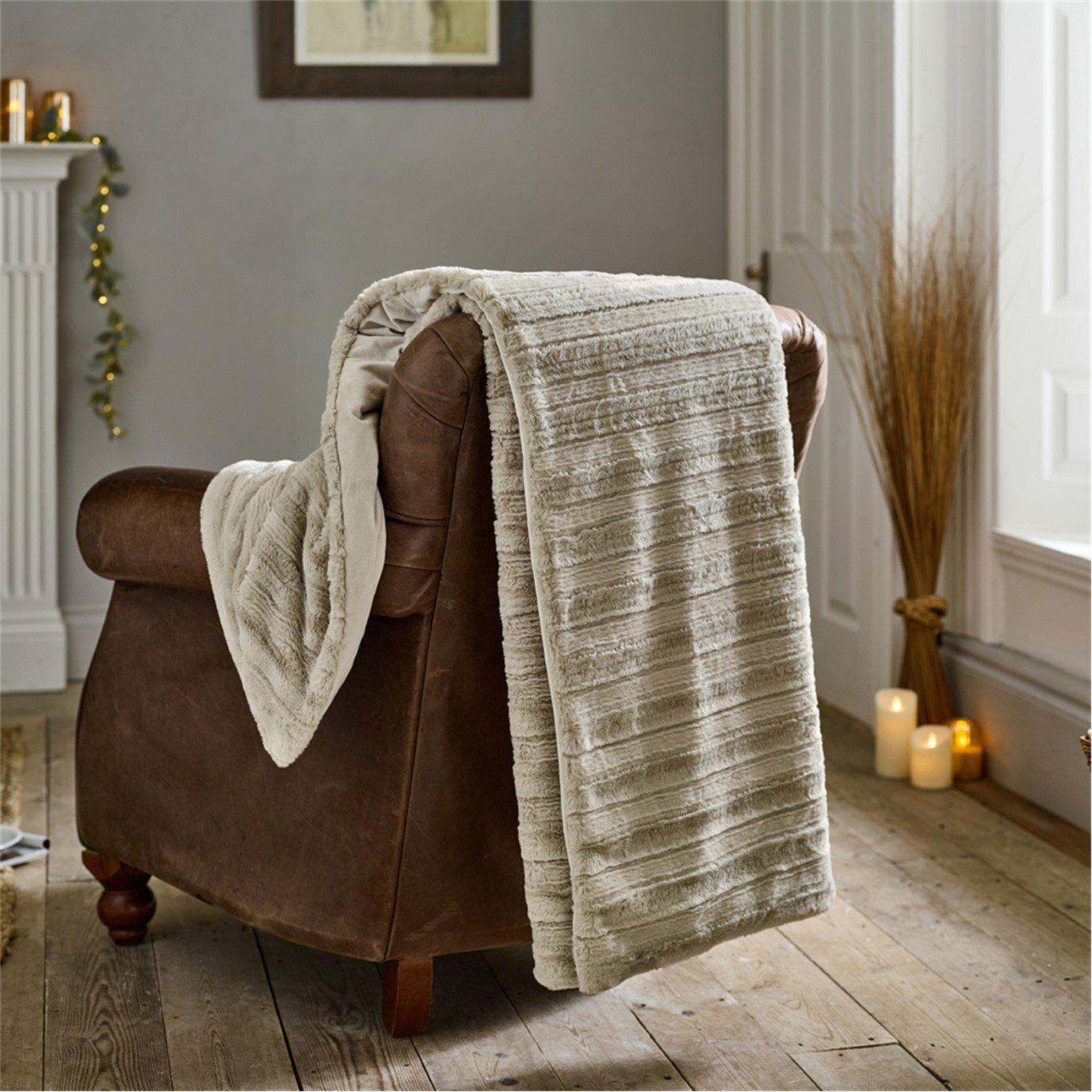 The Lyndon Company  Chatsworth Throw - 130X170cm - Fawn