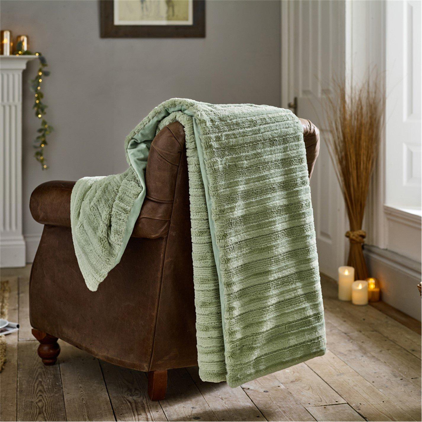 The Lyndon Company  Chatsworth Throw - 130X170cm - Green
