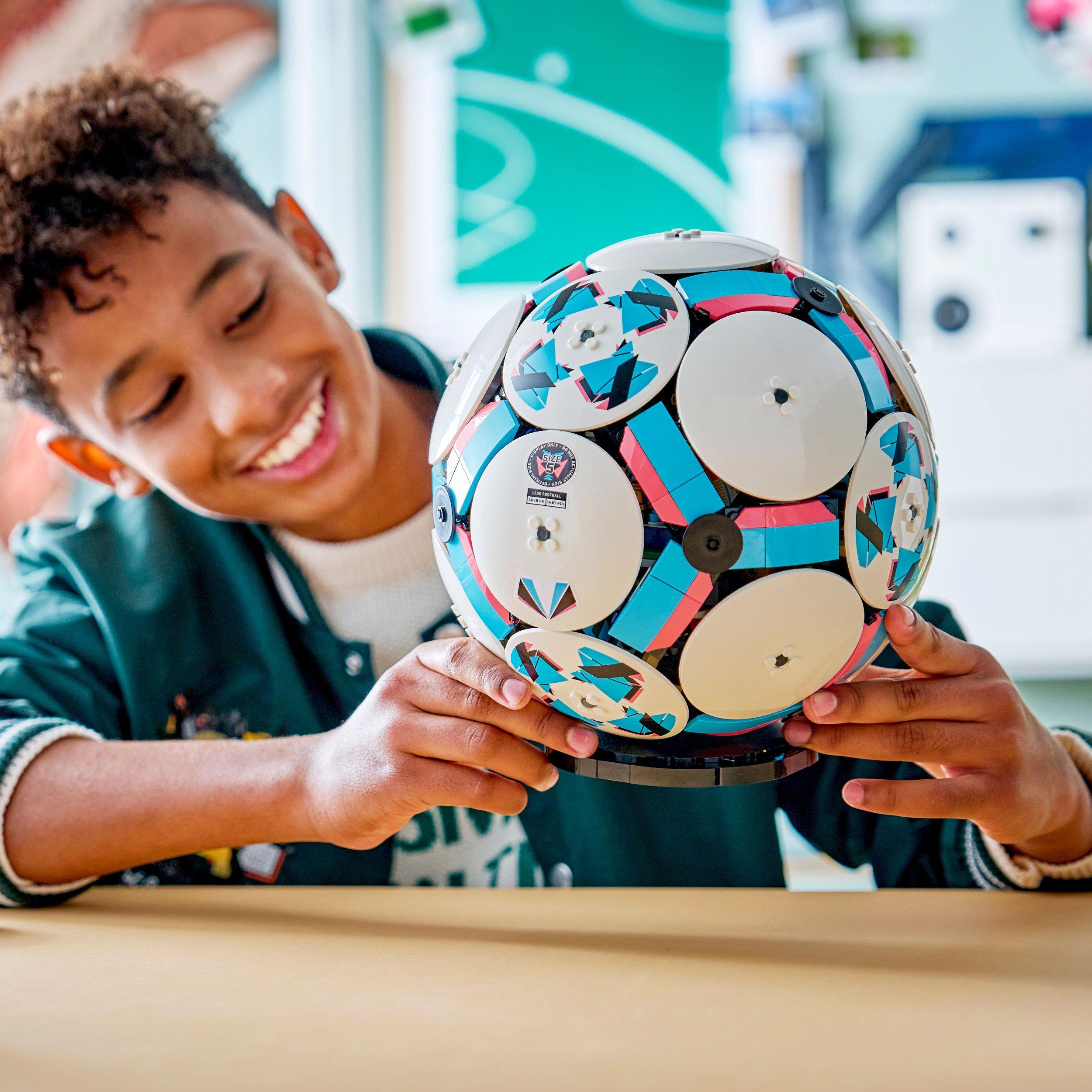 TBC - LEGO - LEGO 43019 SEditions Football - 3D Display Model Building Kit 43019ports Jn63 - 3